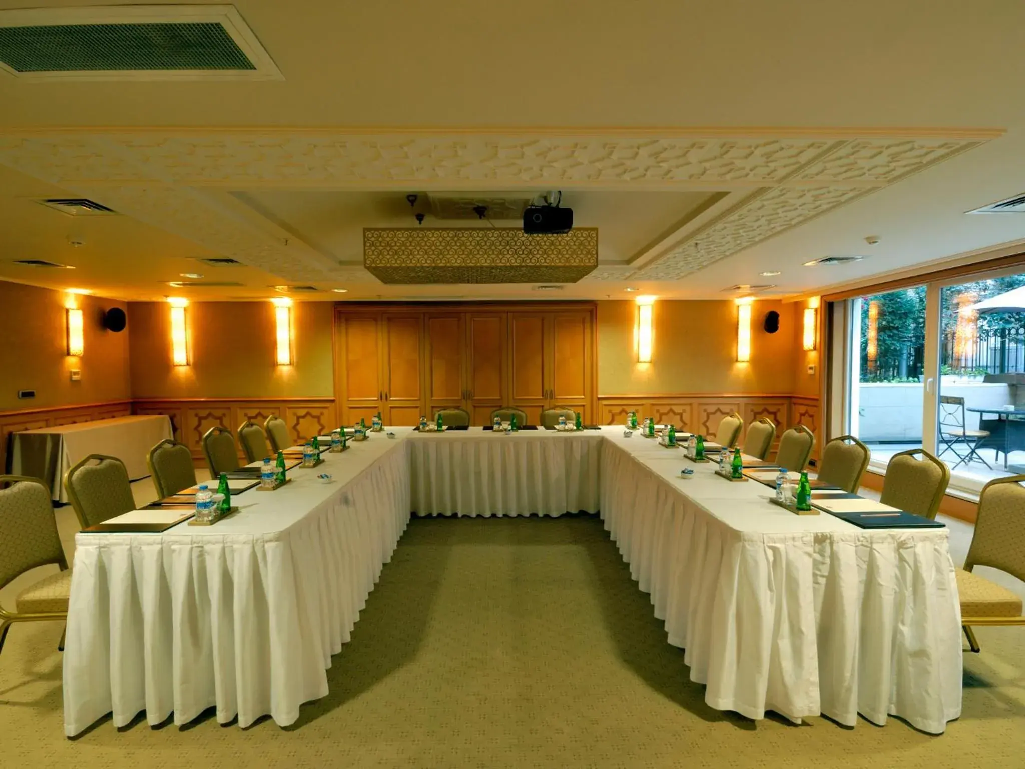 Business facilities in The Central Palace Taksim