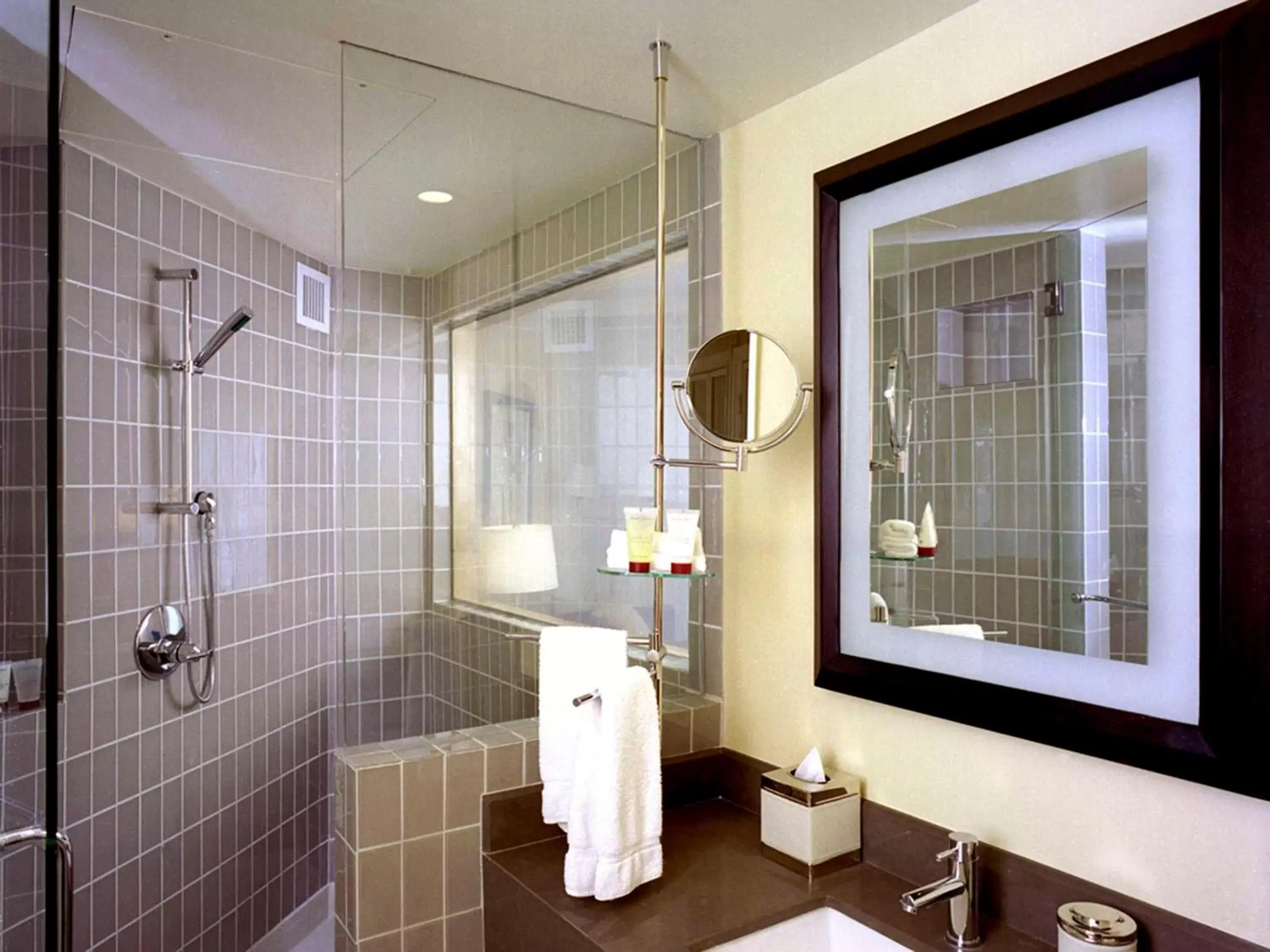 Bathroom in Hotel Sofitel Los Angeles at Beverly Hills