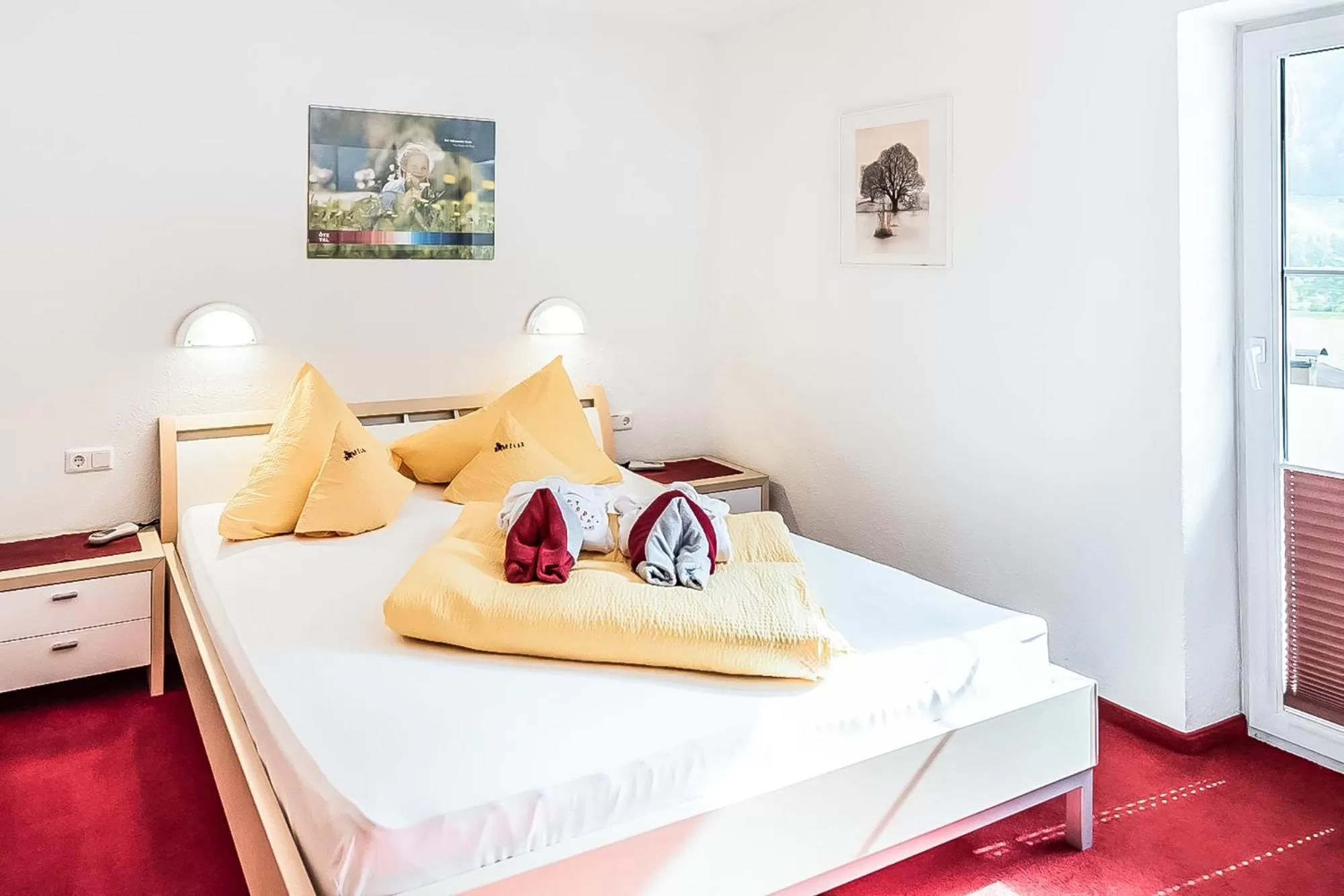 Bedroom, Bed in Apart Relax