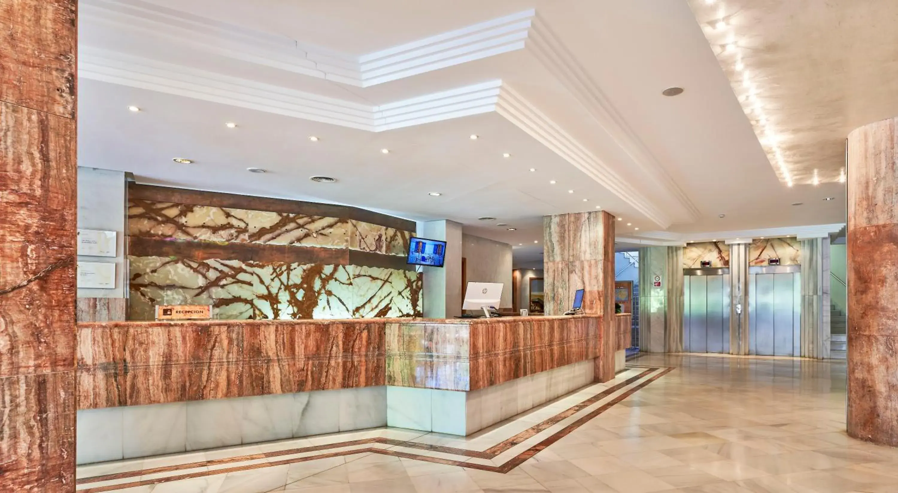 Lobby or reception in Hotel Serrano Palace Lobby or reception in Hotel Serrano Palace