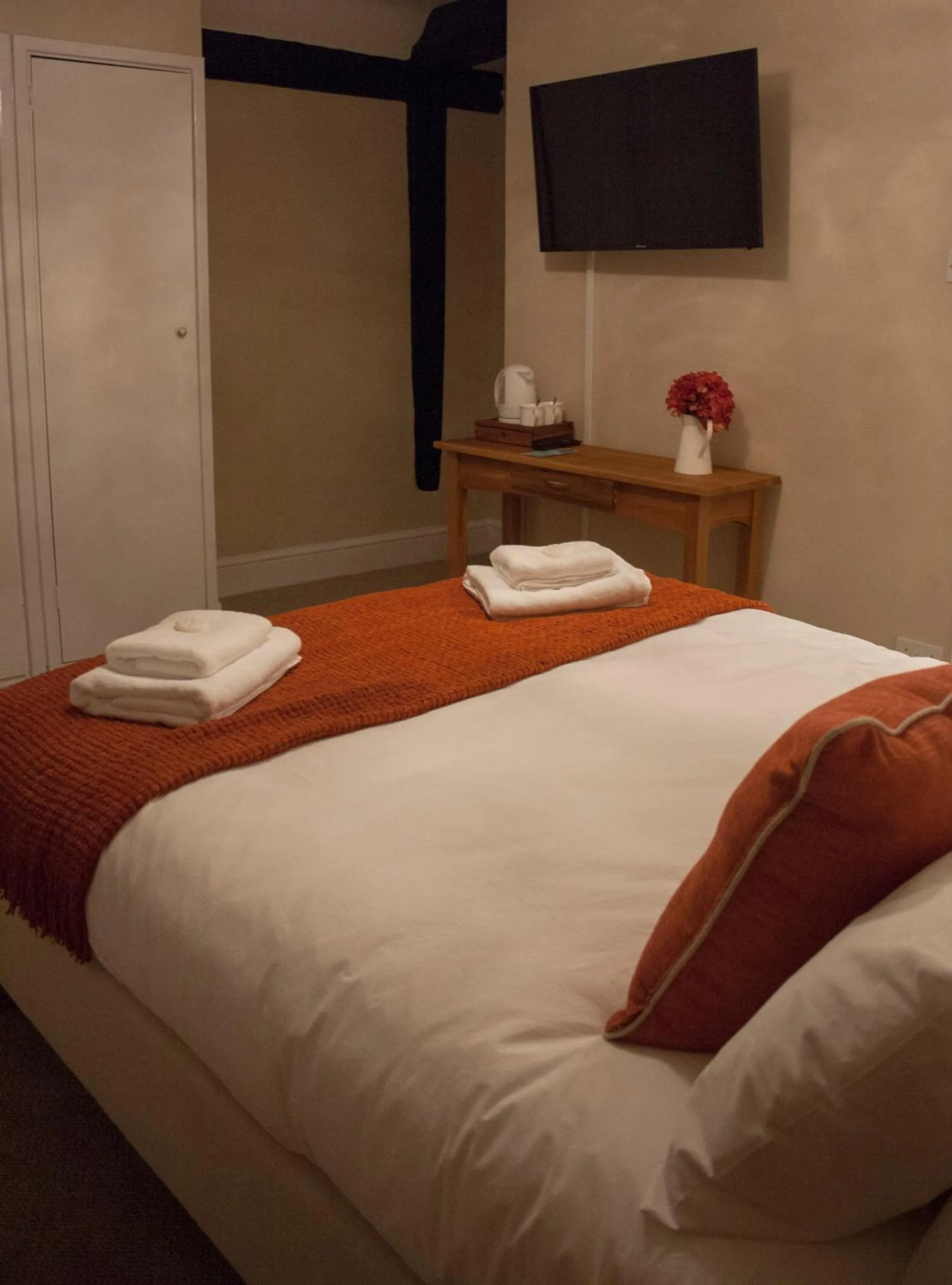 Bed in The Swan Hotel Bar and Grill