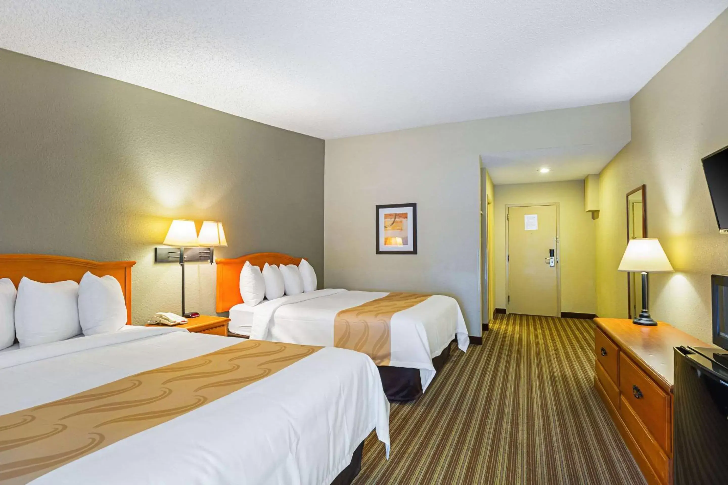 Photo of the whole room, Bed in Quality Inn & Suites NRG Park - Medical Center