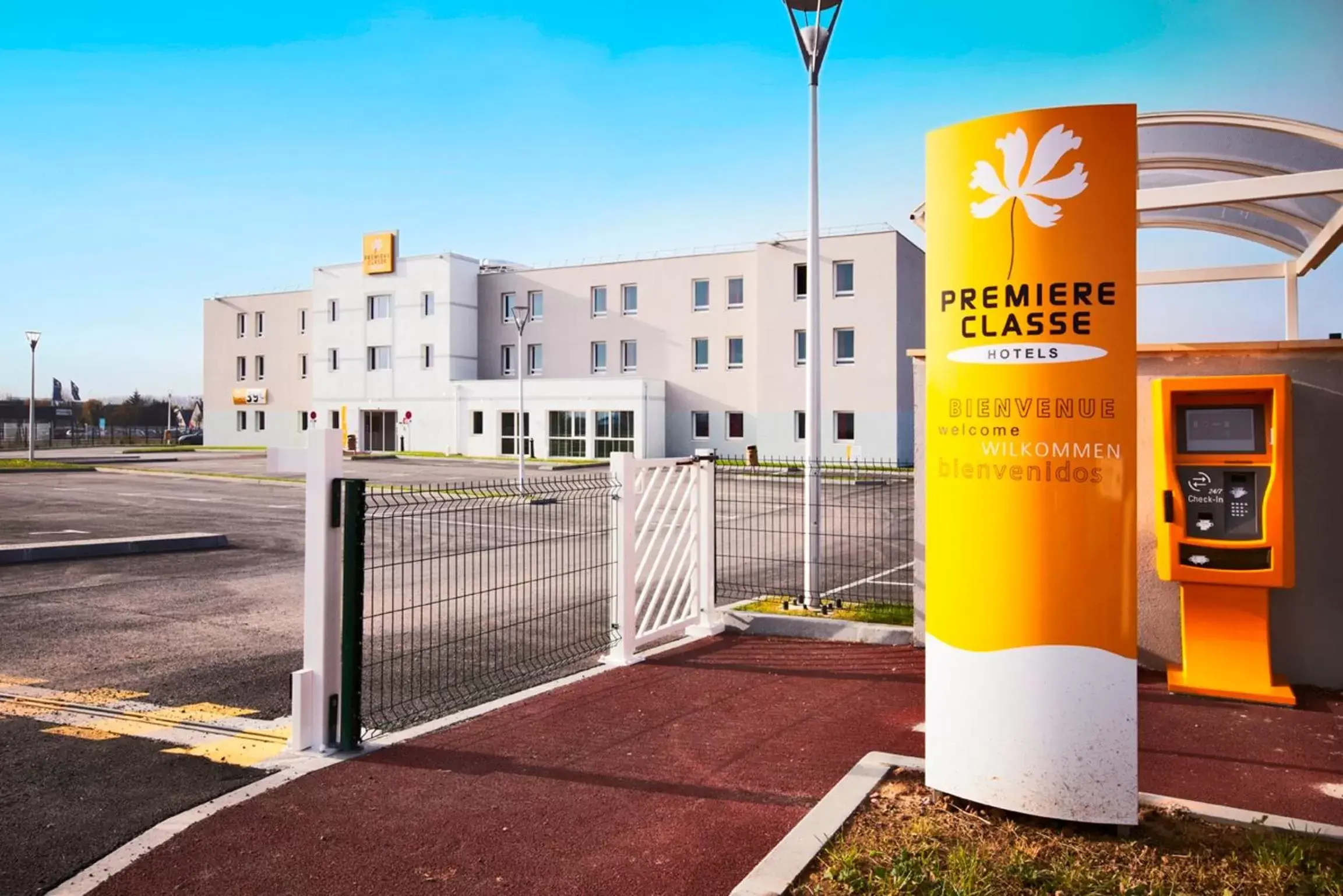 Facade/entrance, Property Building in Premiere Classe Caen Nord - Mémorial