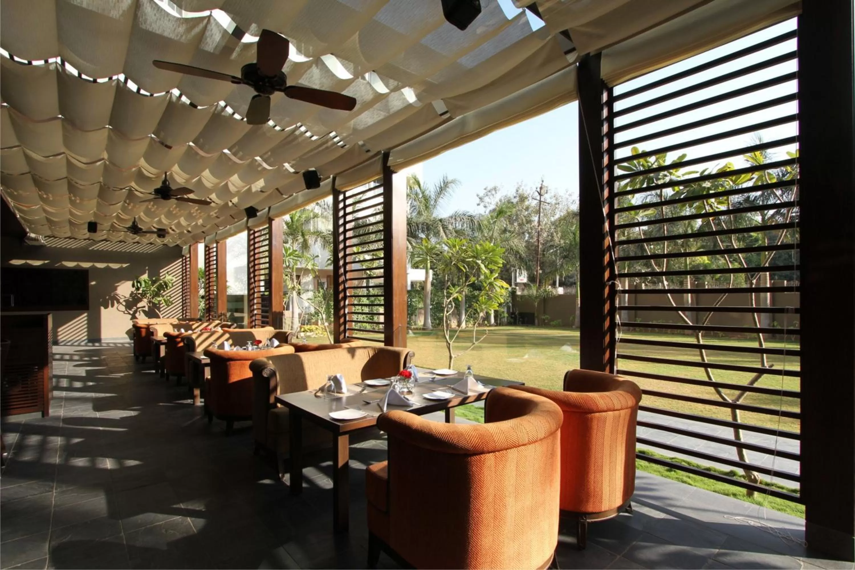 Restaurant/places to eat in Hotel Express Residency Vadodara