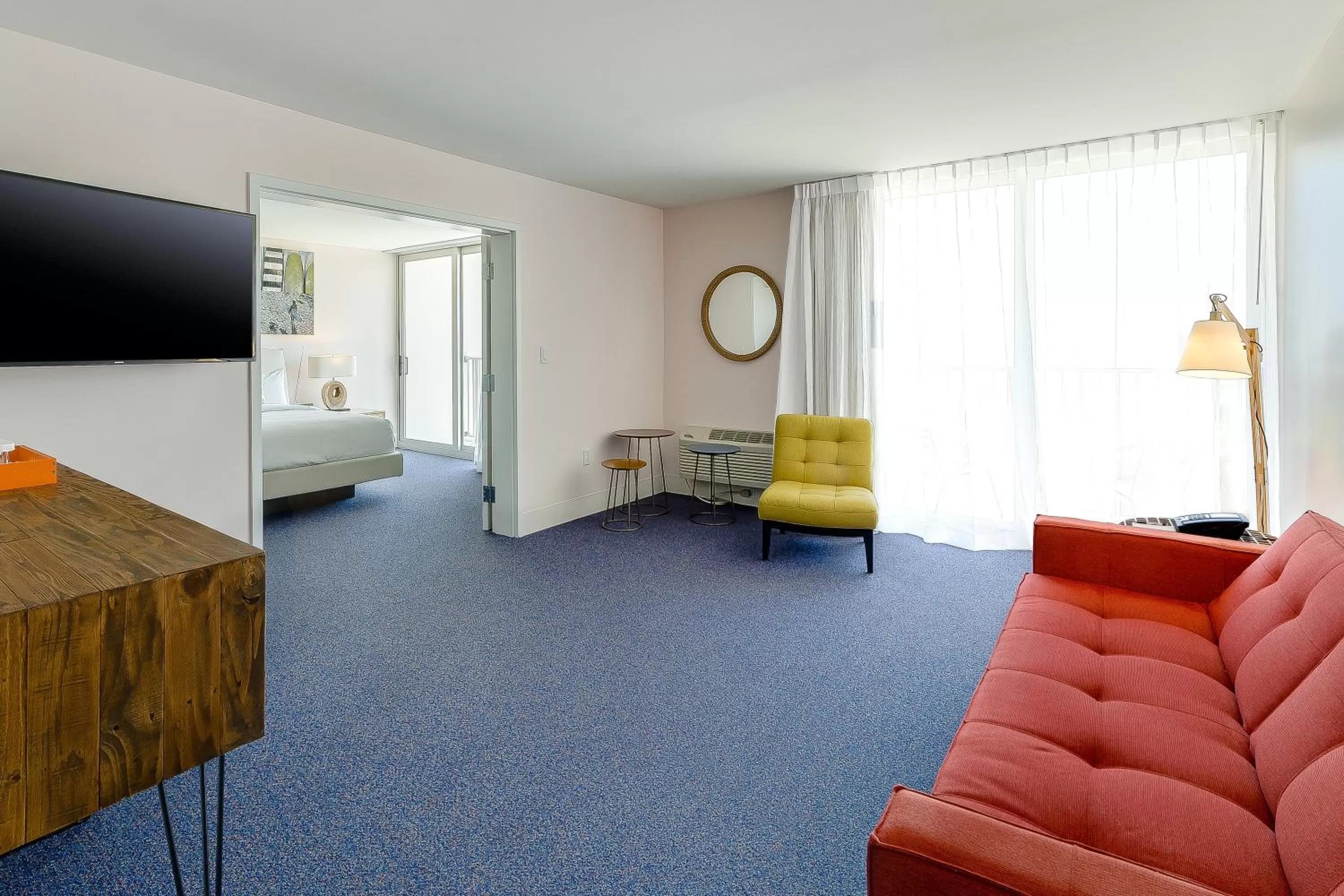 Living room in Plunge Beach Resort