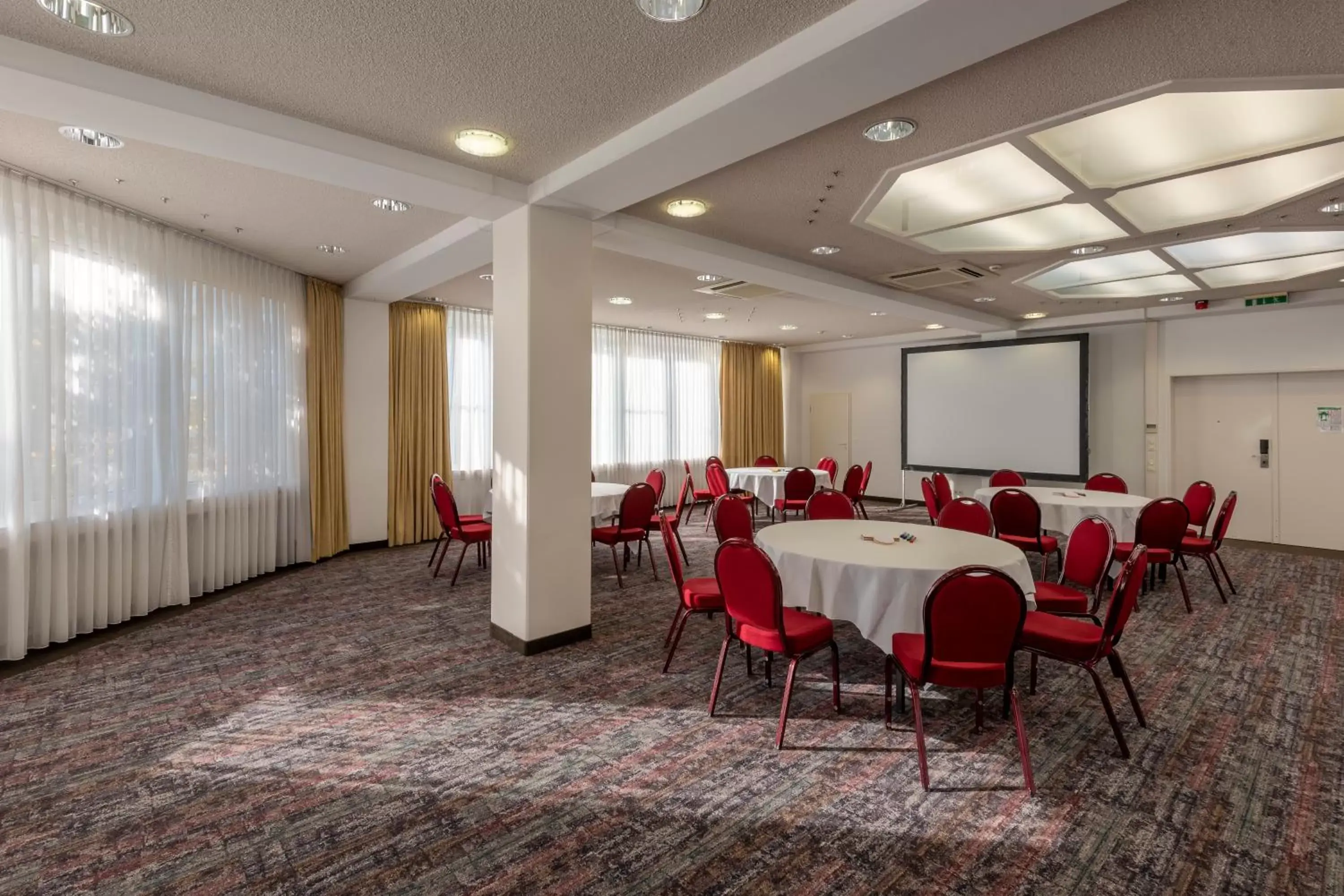 Meeting/conference room in Holiday Inn Munich Unterhaching, an IHG Hotel