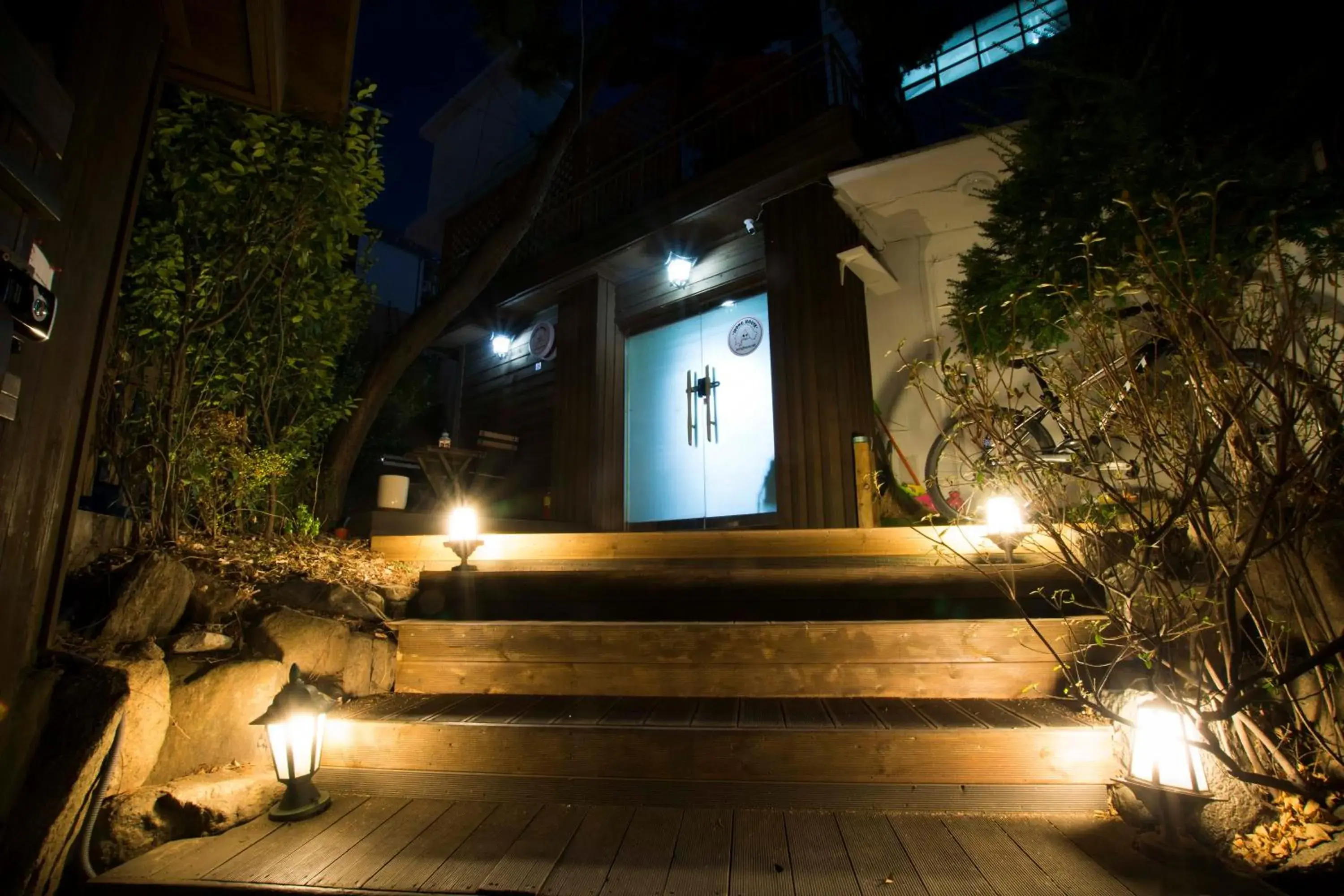 Facade/entrance in Jeong House Hongdae
