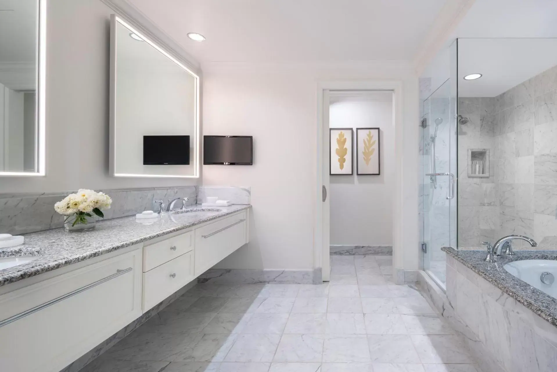 Bathroom, Kitchen/Kitchenette in Four Seasons Hotel Westlake Village