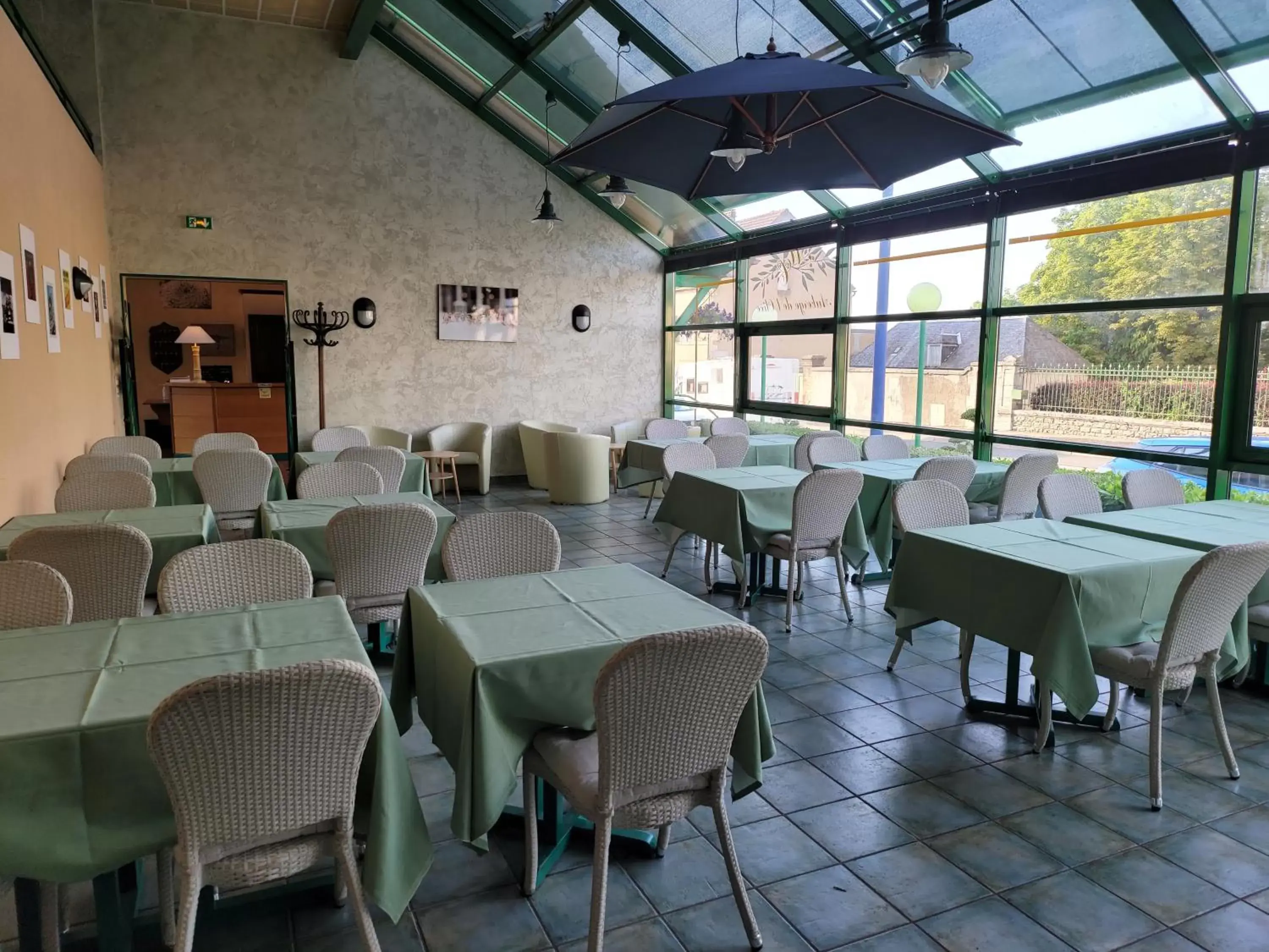 Restaurant/Places to Eat in L'AUBERGE DE L'OLIVE