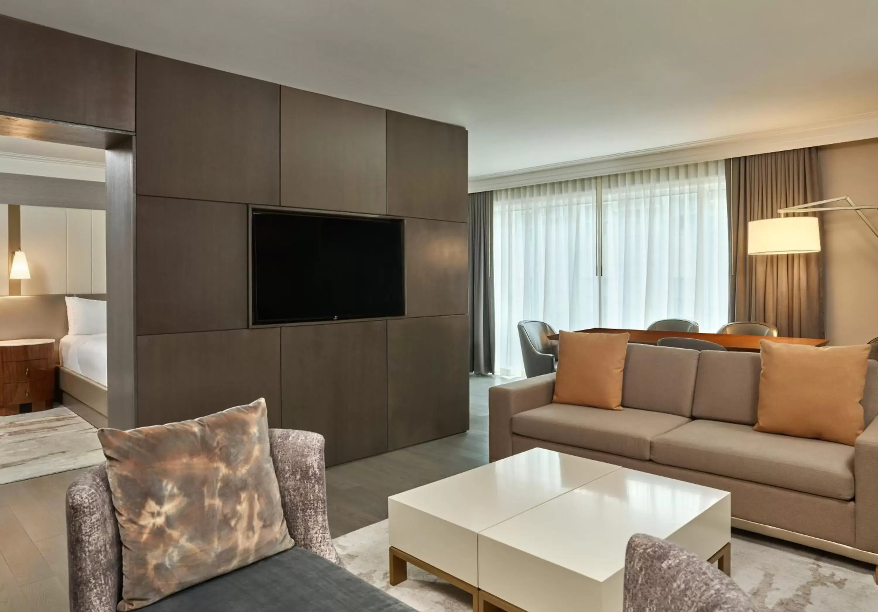 Living room, Seating Area in Hotel Crescent Court