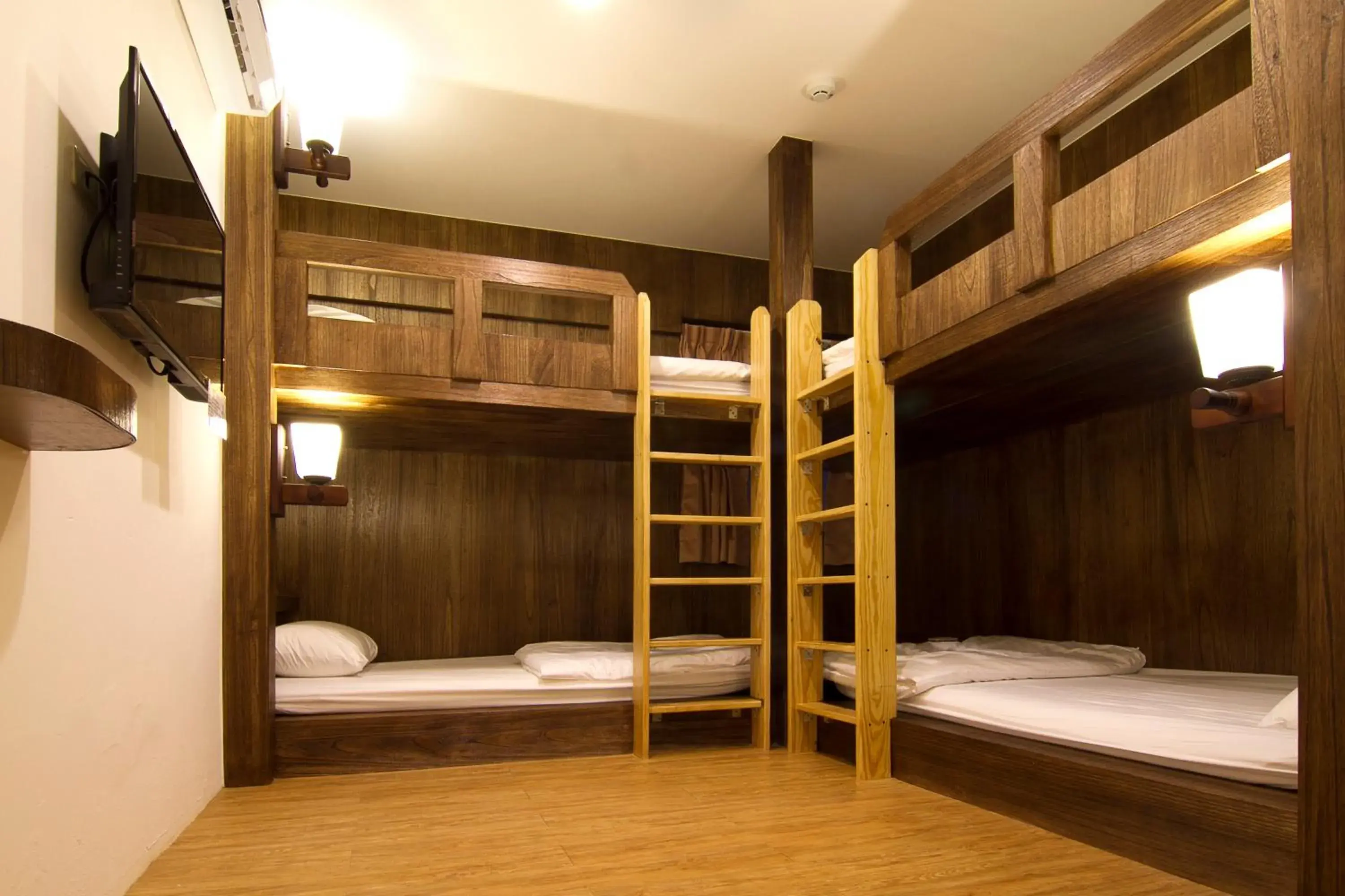 Photo of the whole room, Bunk Bed in Mr Lobster's Secret Den Design Hostel