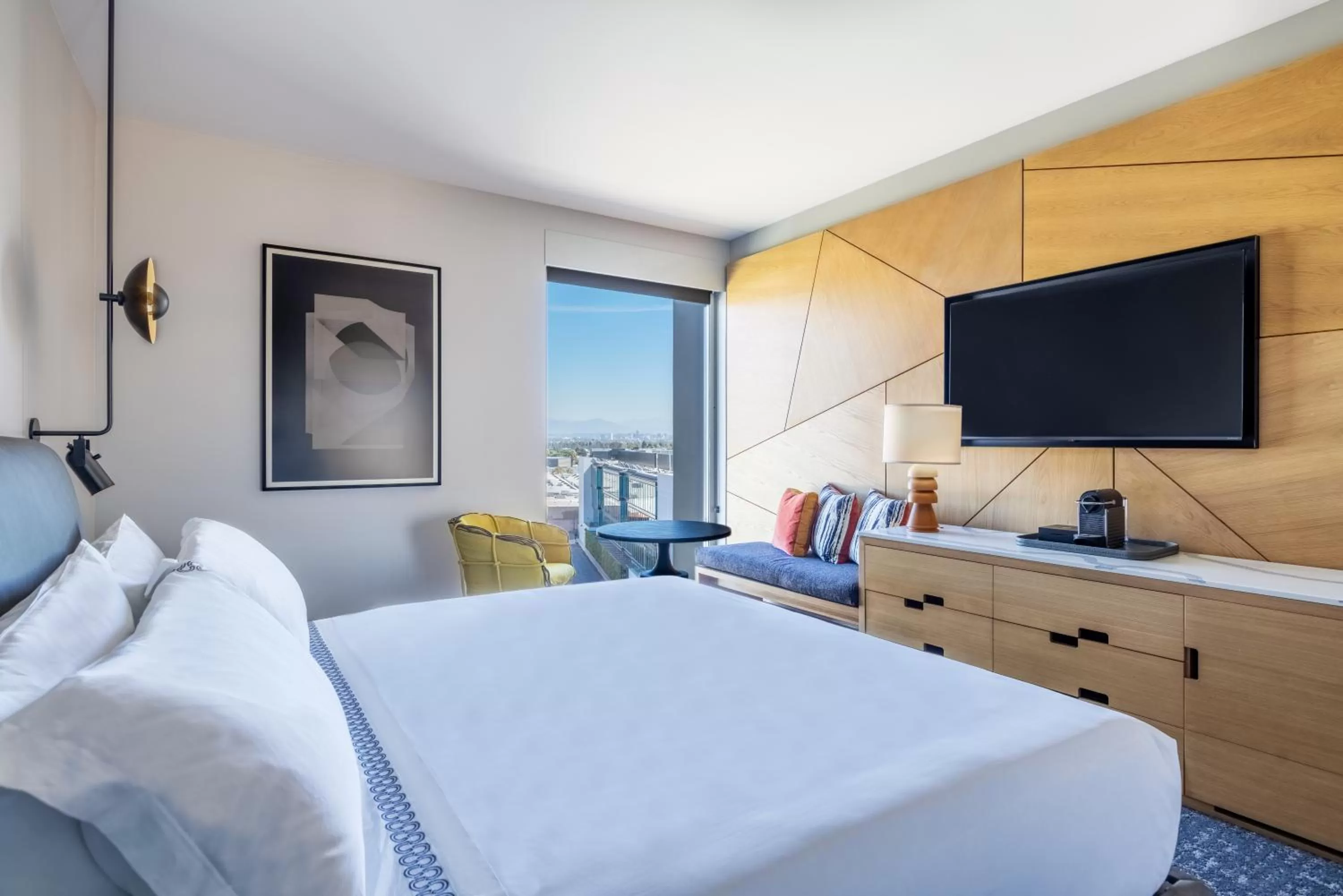 TV and multimedia, Bed in The Shay, a Destination by Hyatt