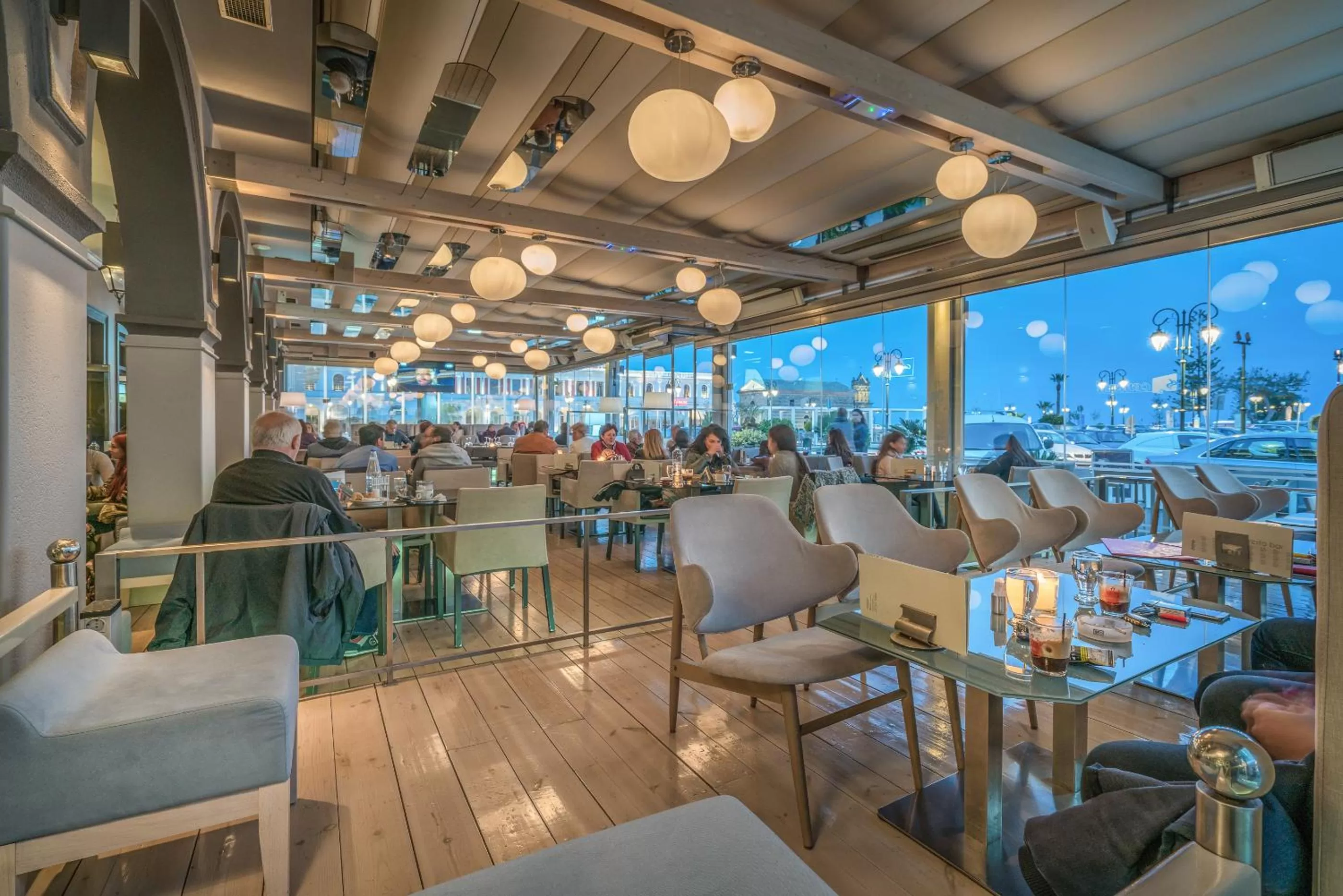 Lounge or bar in Phoenix Hotel