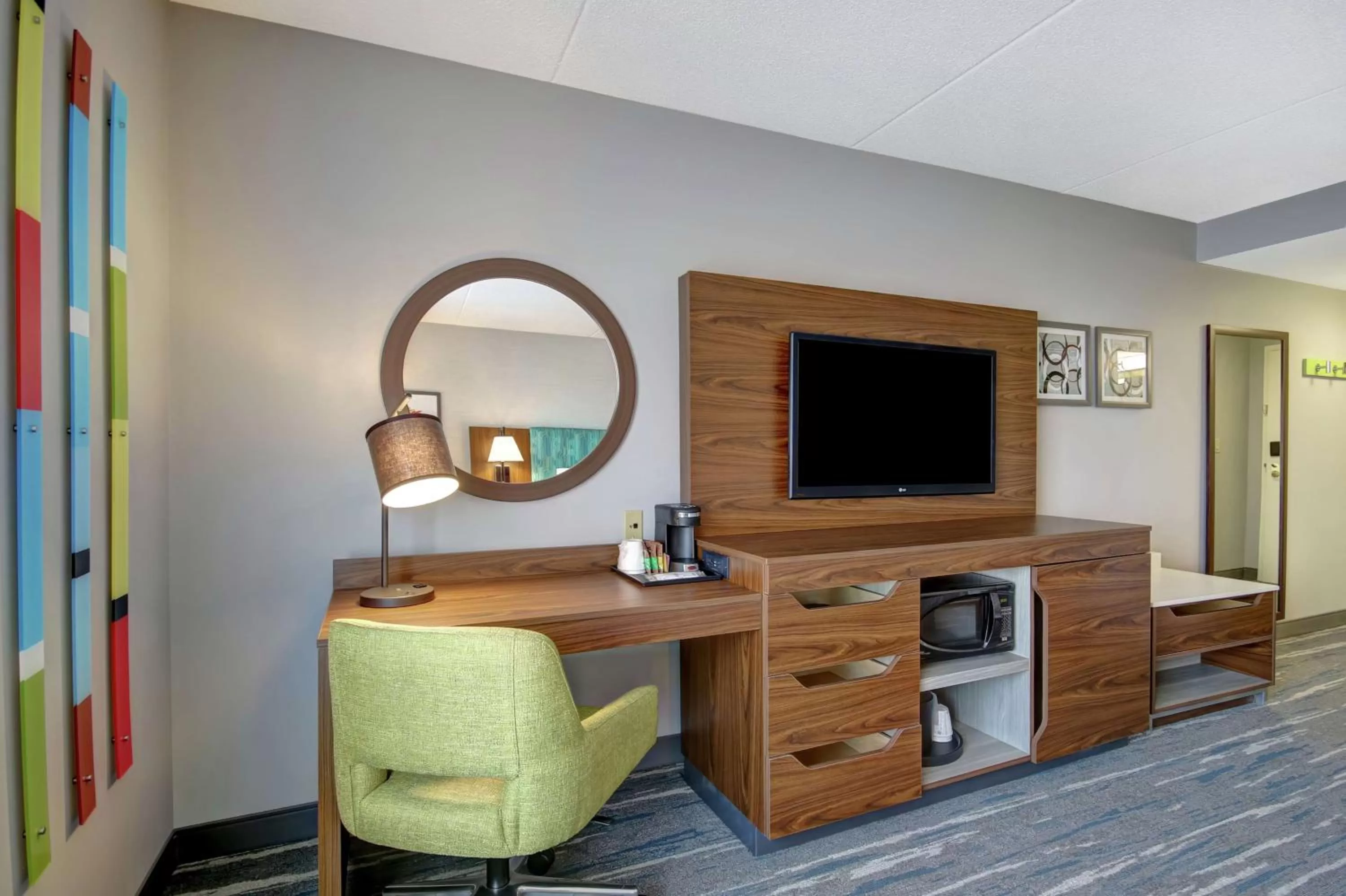 Bedroom in Hampton Inn & Suites Guelph