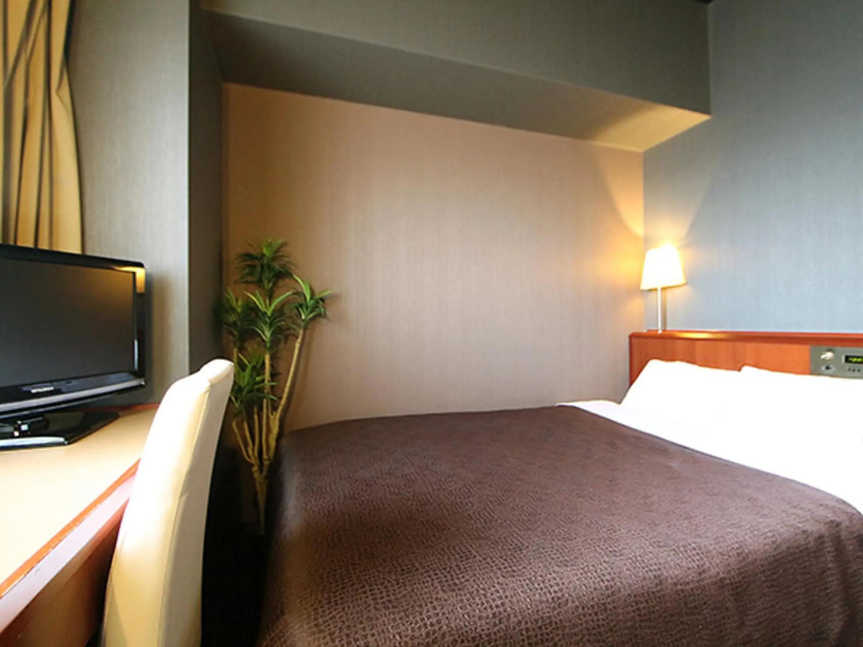 Bed in HOTEL LiVEMAX BUDGET Yokohama Tsurumi