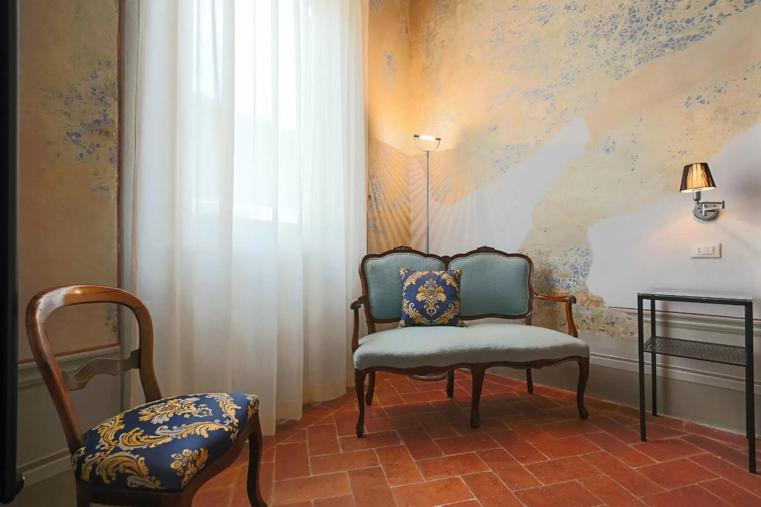 Decorative detail, Seating Area in Uffizi Harmony