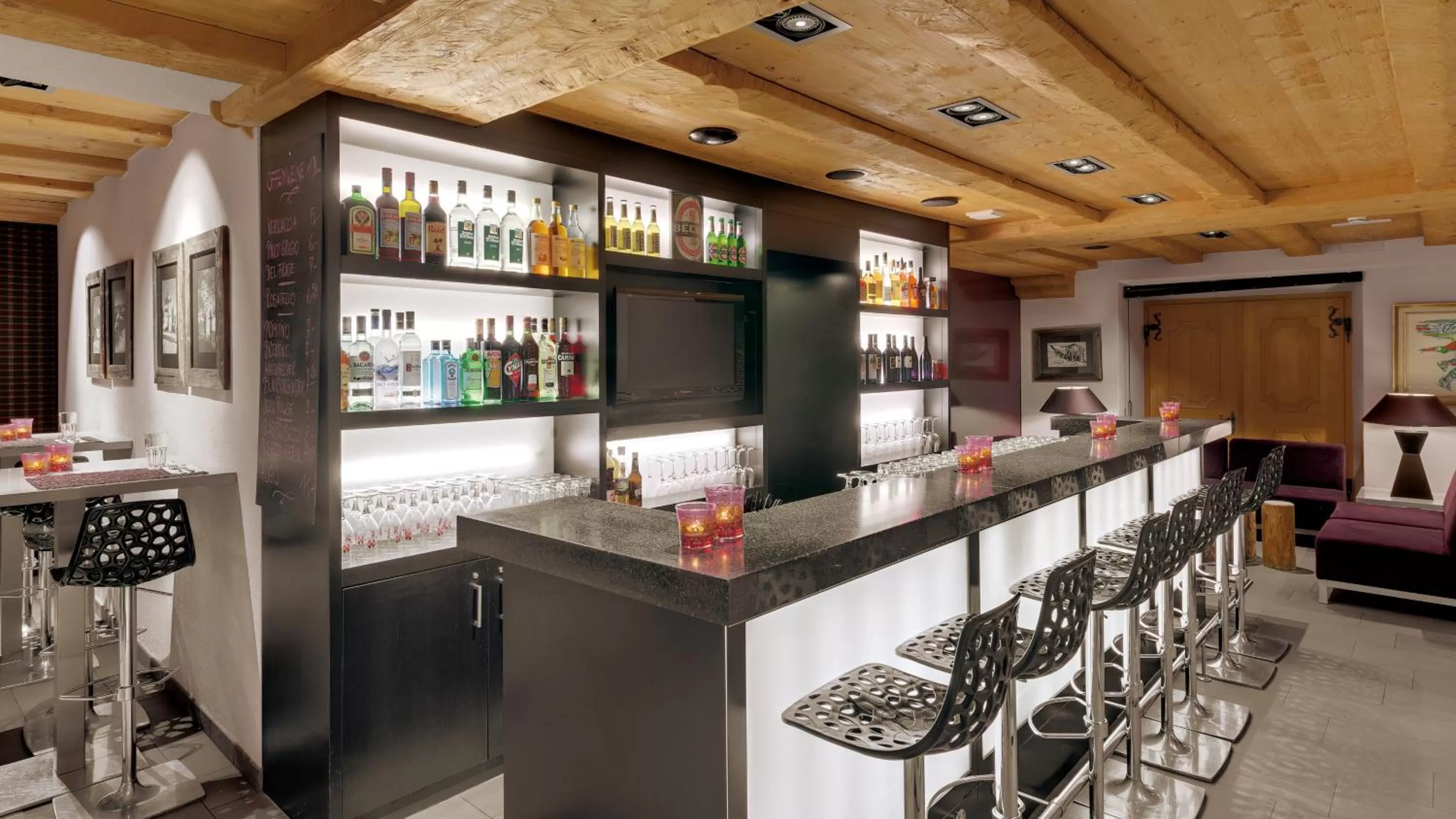 Restaurant/places to eat in Morosani Posthotel