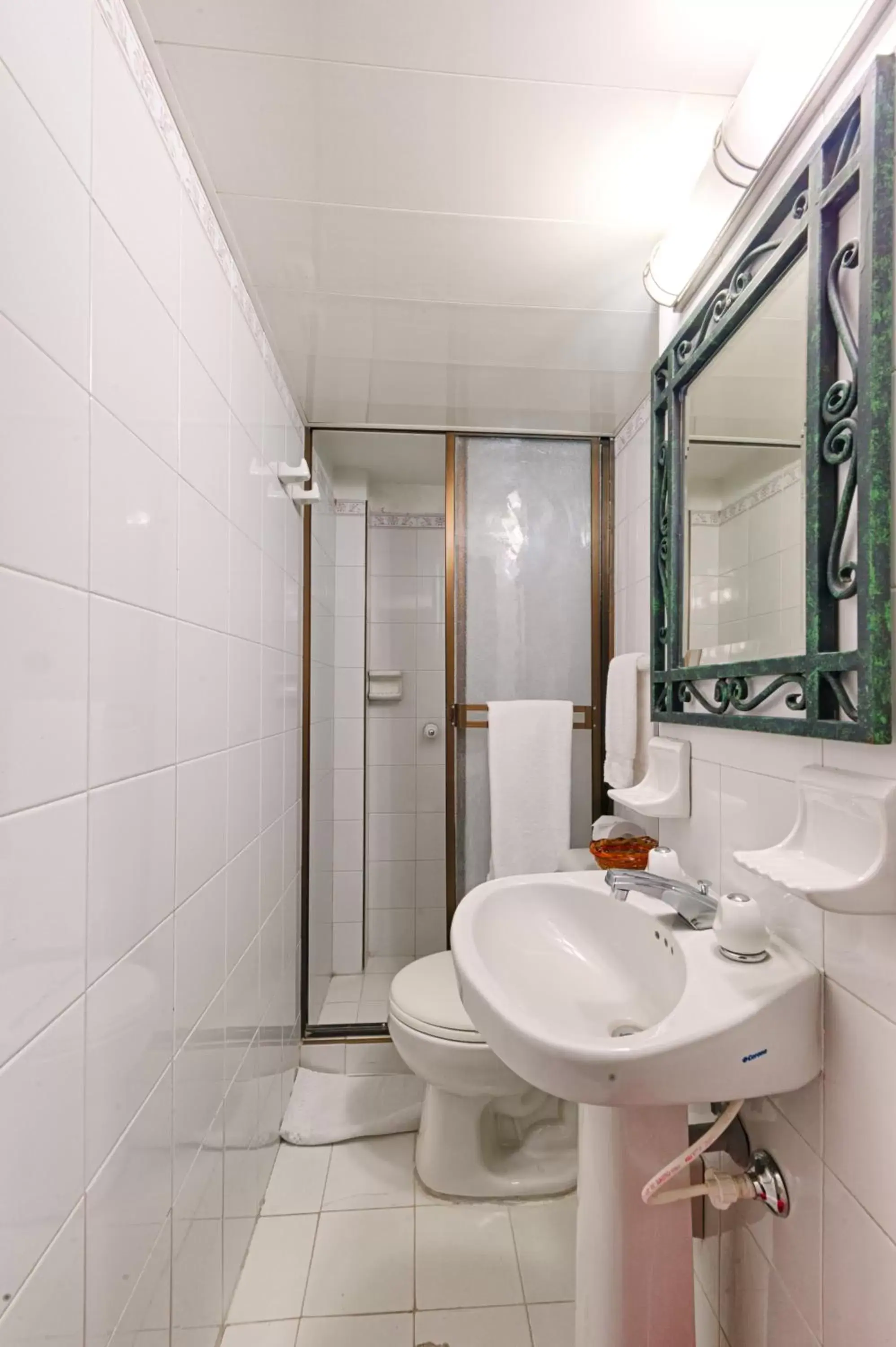 Bathroom in Hotel Granada Real