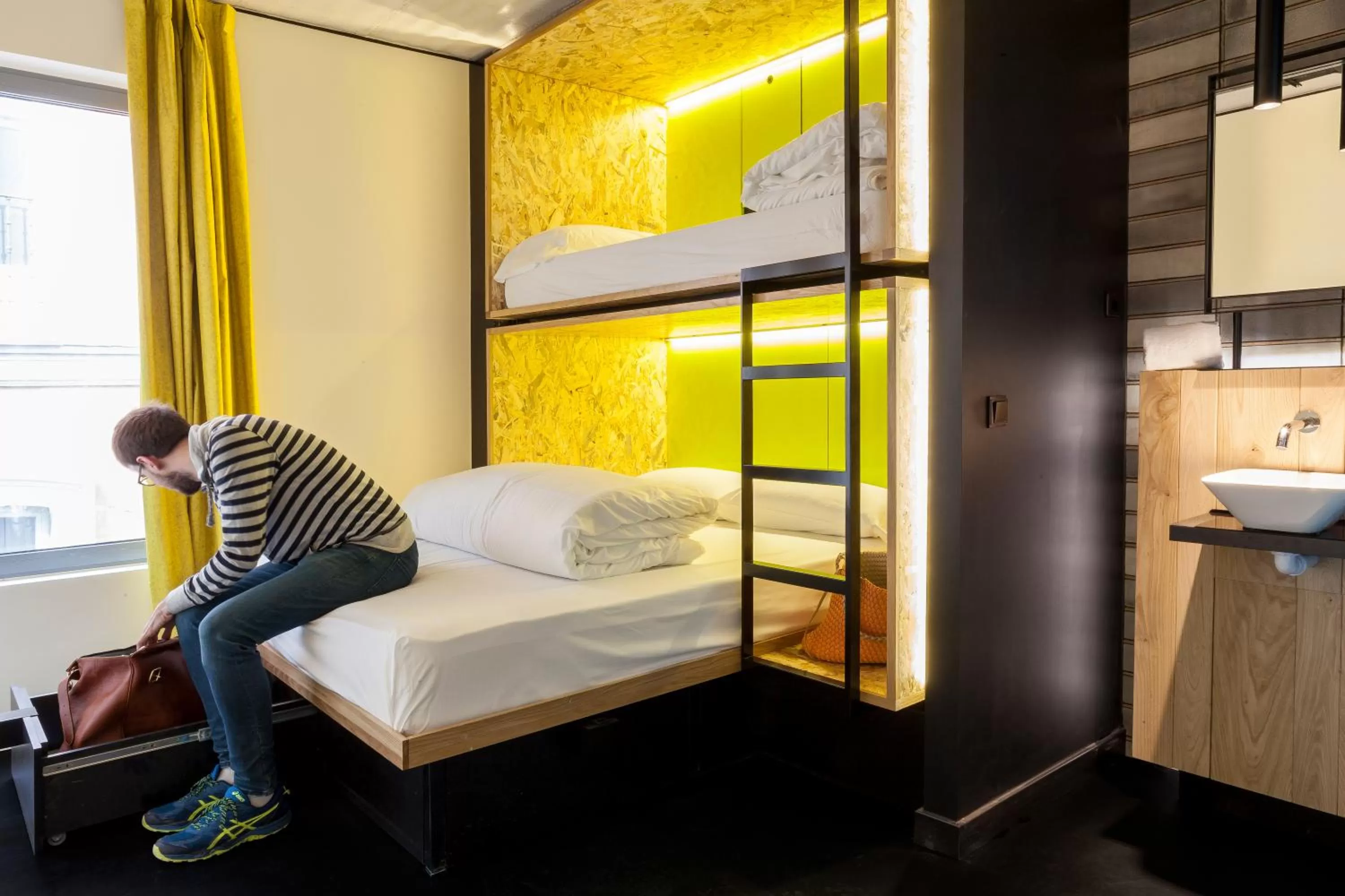 Toilet, Bed in Bastardo Hostel