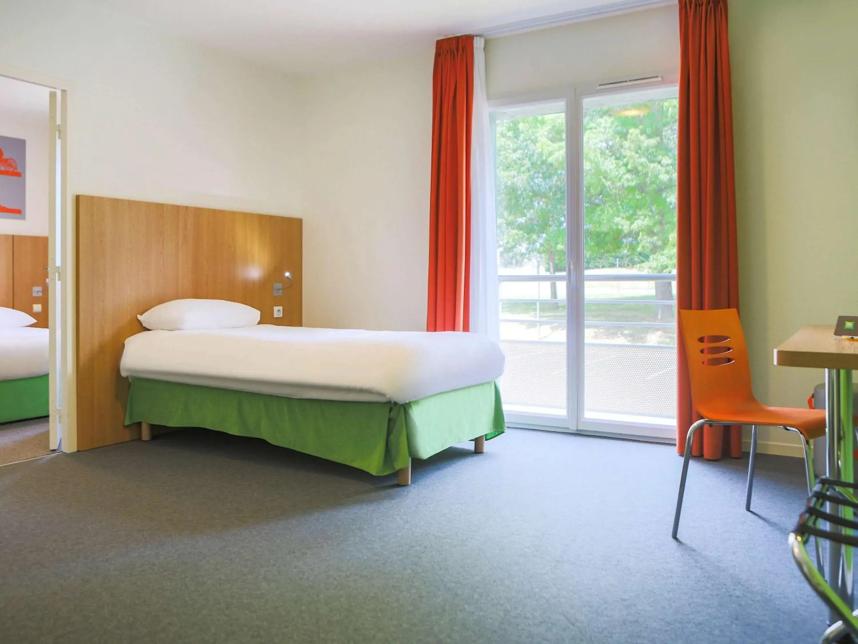 Photo of the whole room, Bed in ibis Styles Bourbon Lancy