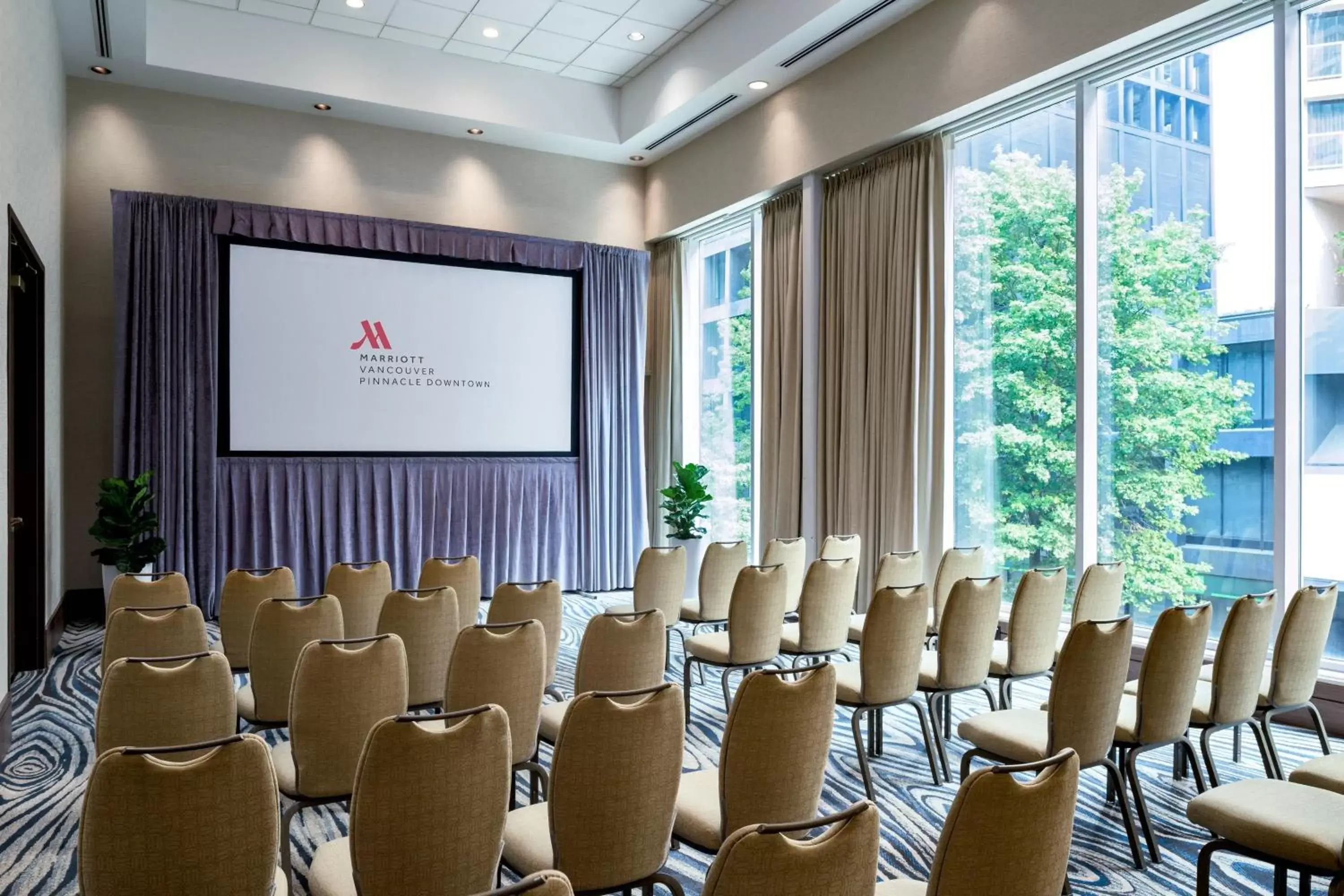 Meeting/conference room in Vancouver Marriott Pinnacle Downtown Hotel