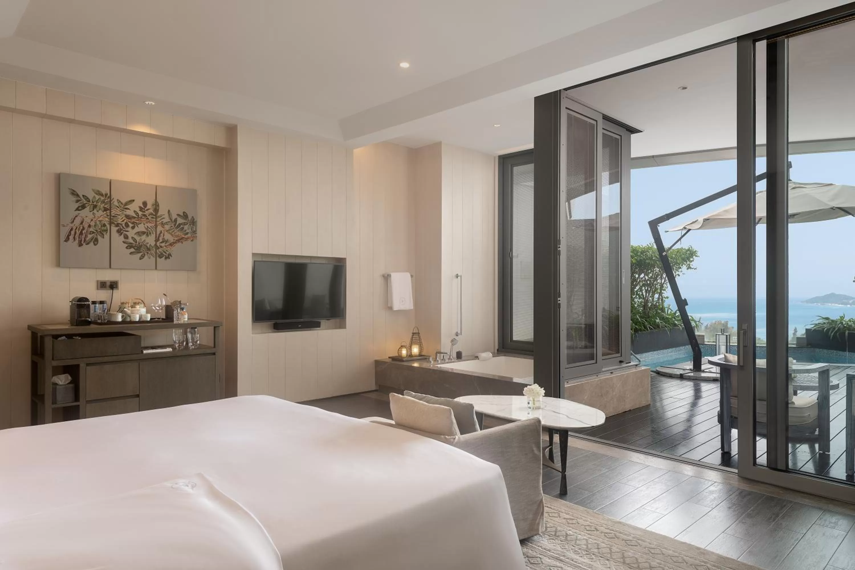 Bedroom, Bed in Rosewood Sanya