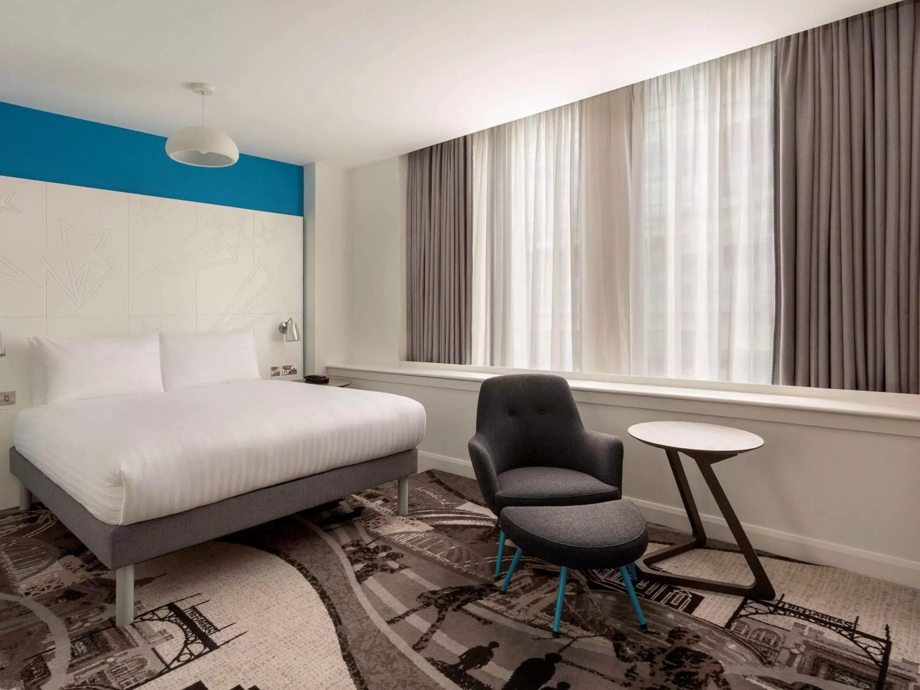 Photo of the whole room in ibis Styles Glasgow Central