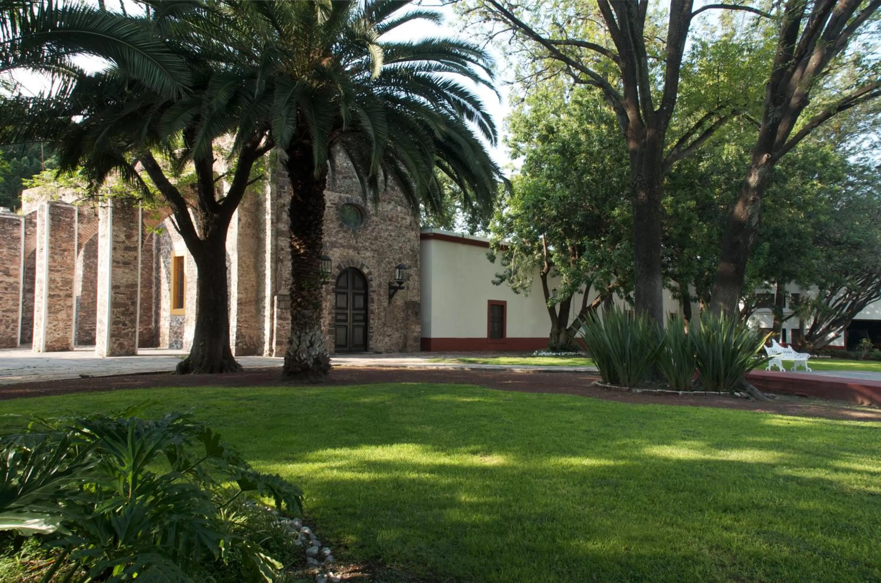 Garden in Hacienda Jurica by Brisas