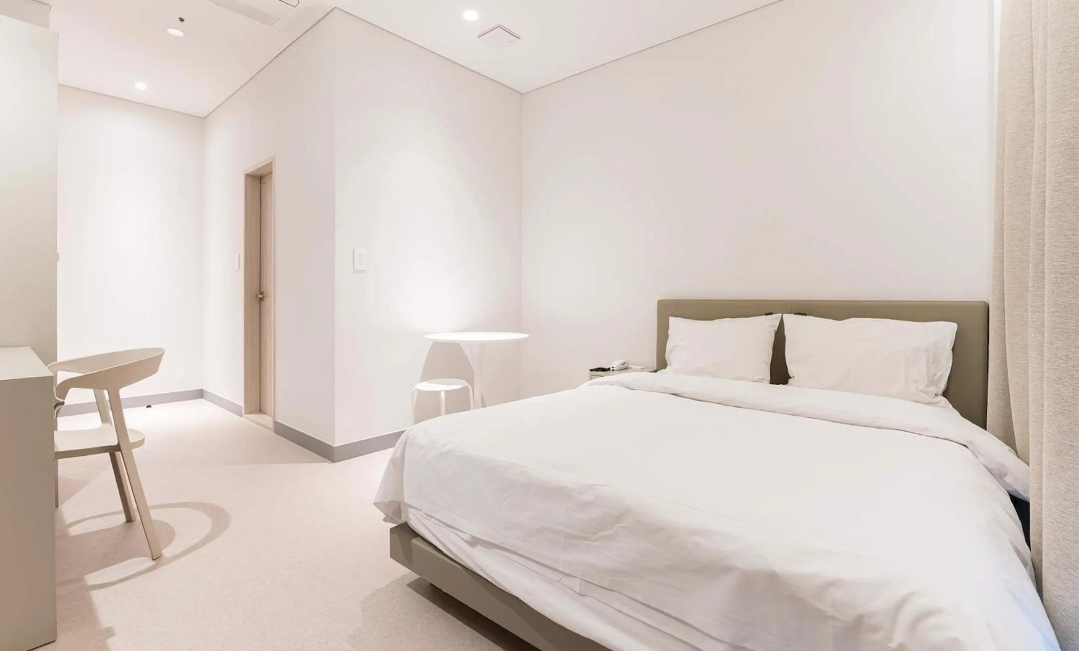 Bed in H Avenue Hotel Idae Shinchon