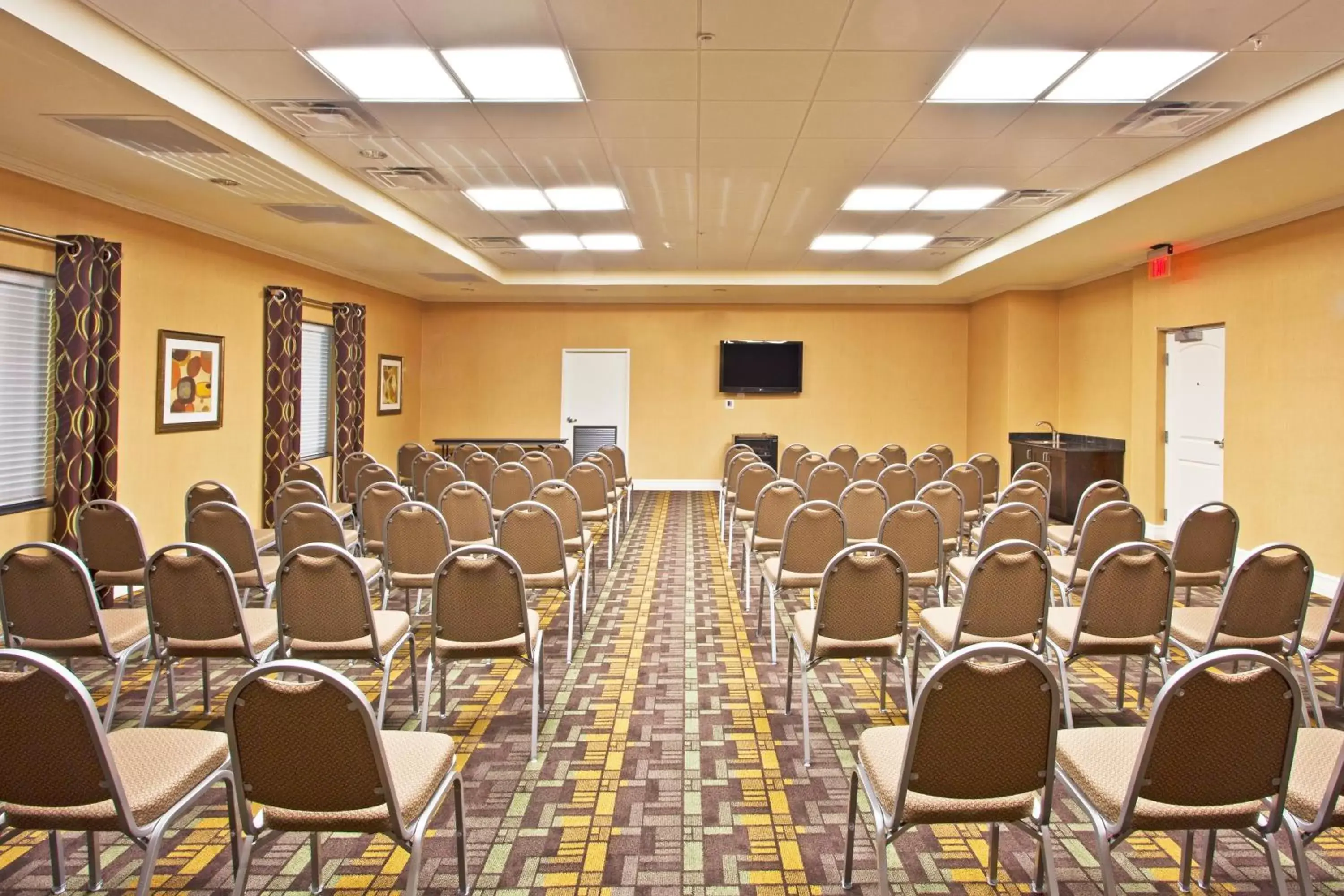 Meeting/conference room in Holiday Inn Express and Suites Saint Augustine North, an IHG Hotel
