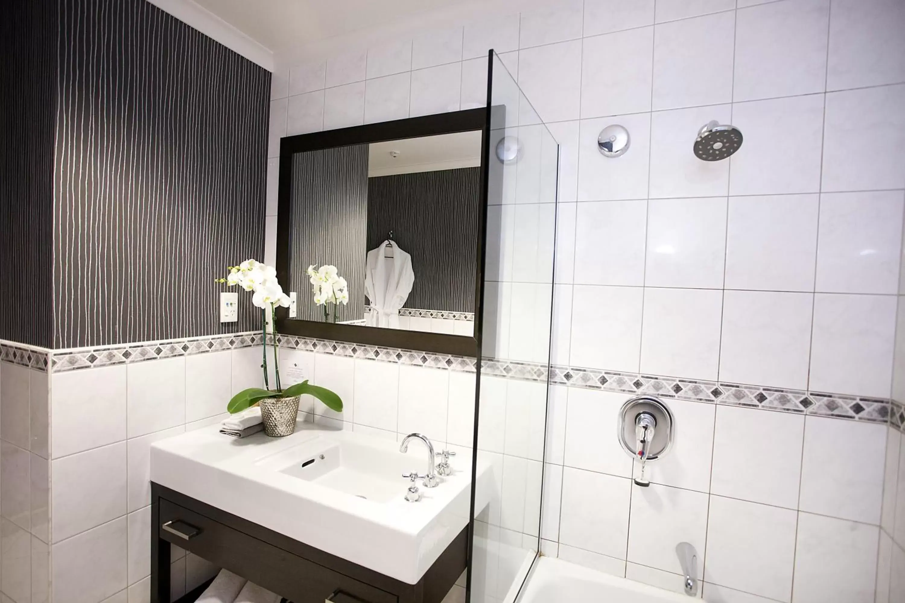 Bathroom in Distinction Coachman Hotel, Palmerston North