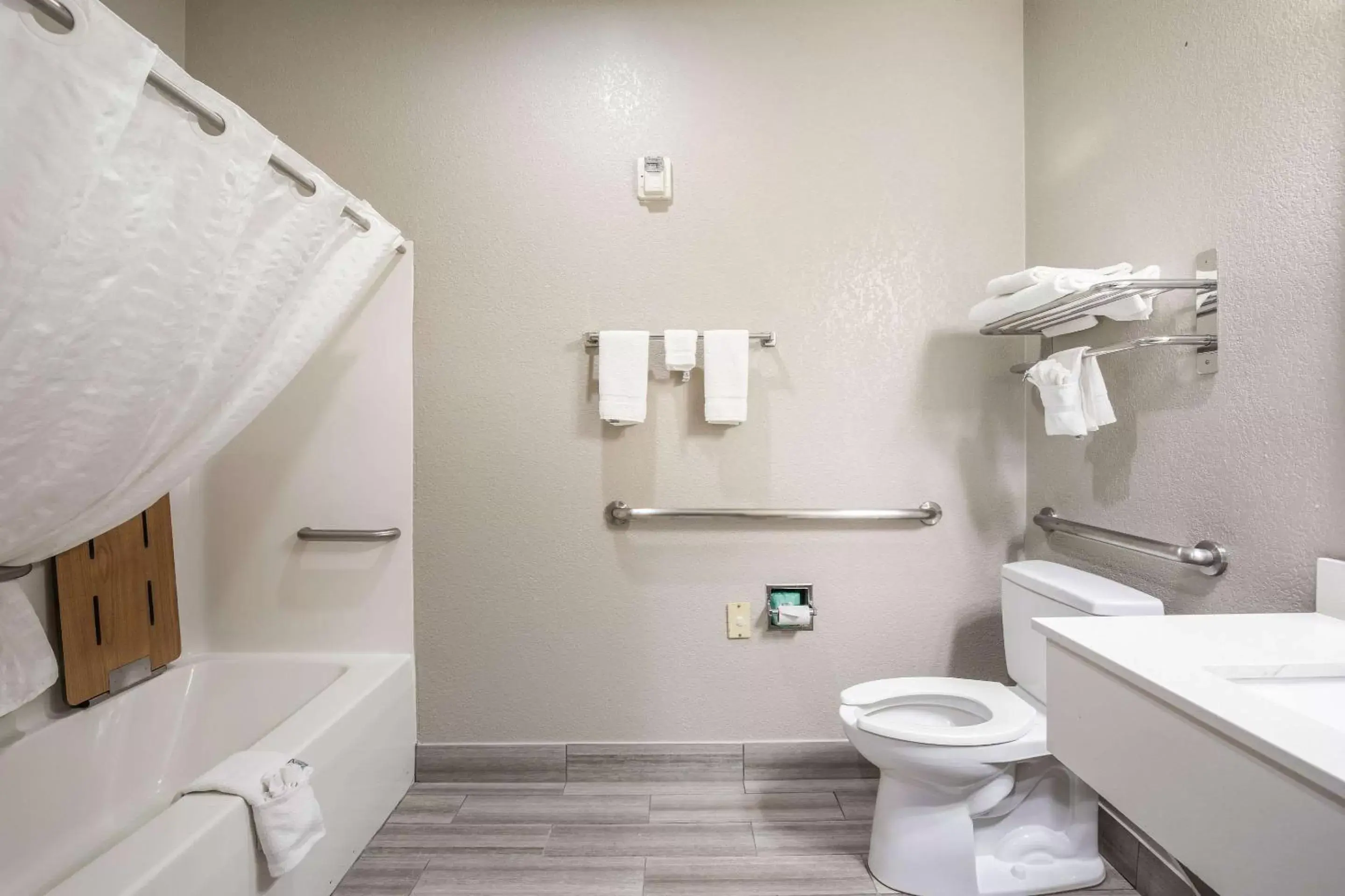 Bedroom, Bathroom in Quality Inn & Suites