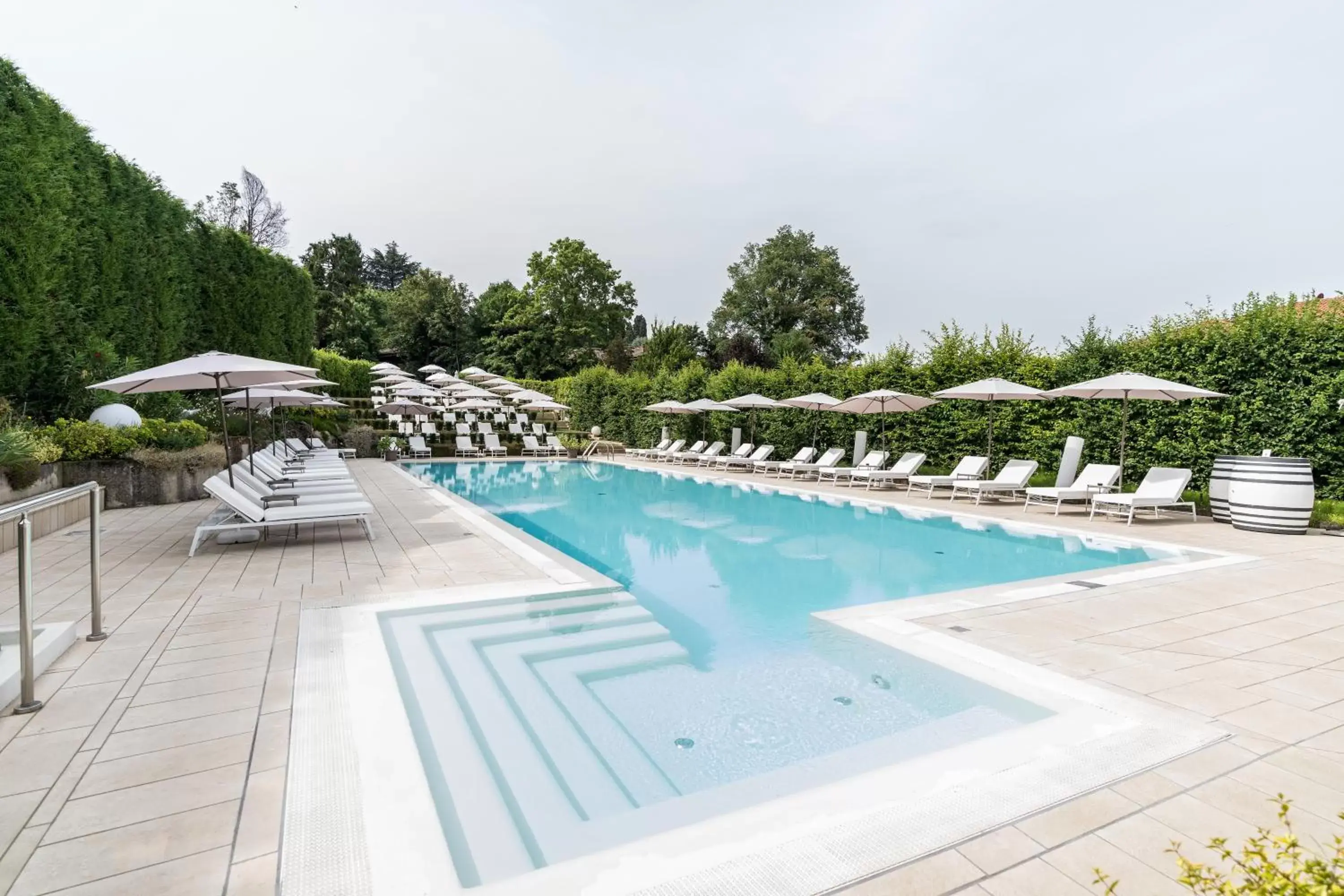 Swimming Pool in Red's Redaelli Hotel