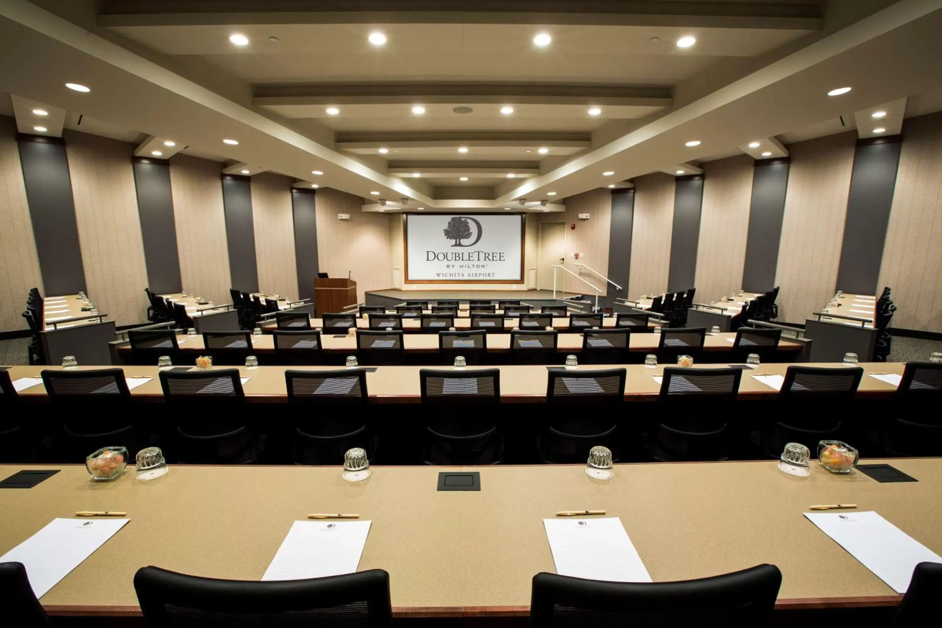 Meeting/conference room in DoubleTree by Hilton Wichita Airport