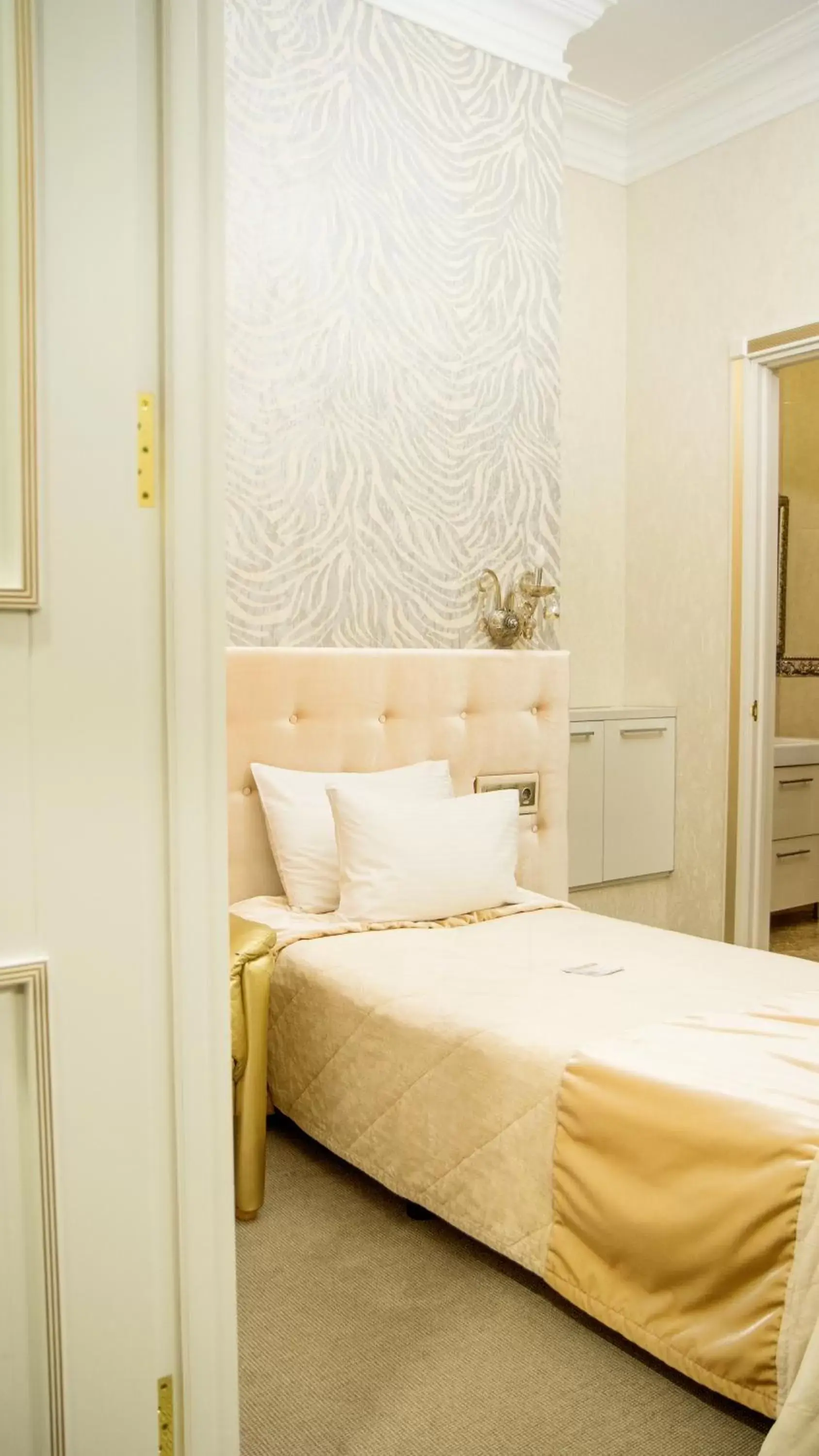 Single Room with Balcony in Boutique Spa Casino Hotel Lybid Plaza Single Room with Balcony in Boutique Spa Casino Hotel Lybid Plaza