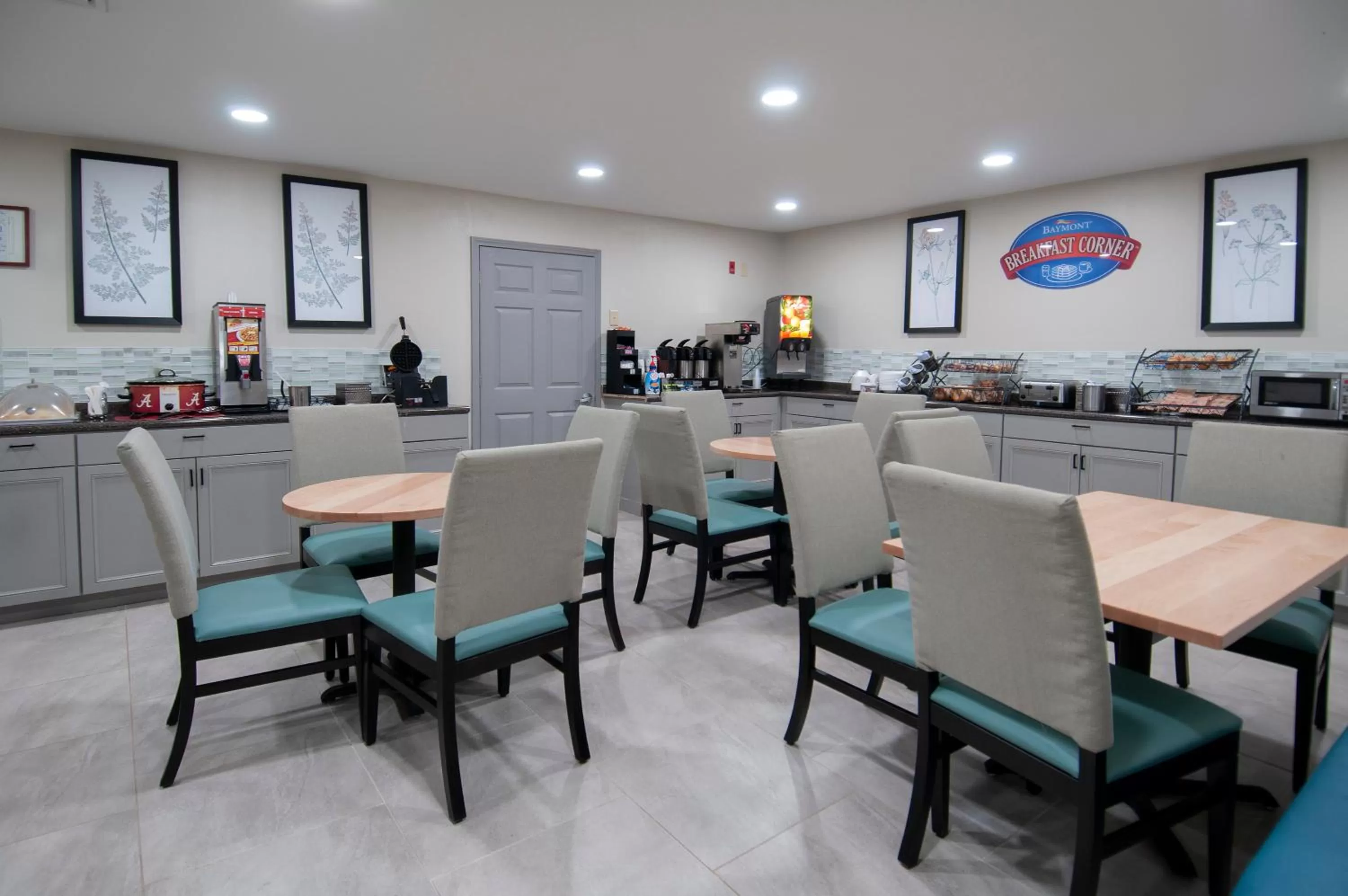 Seating area in Baymont by Wyndham Tuscaloosa