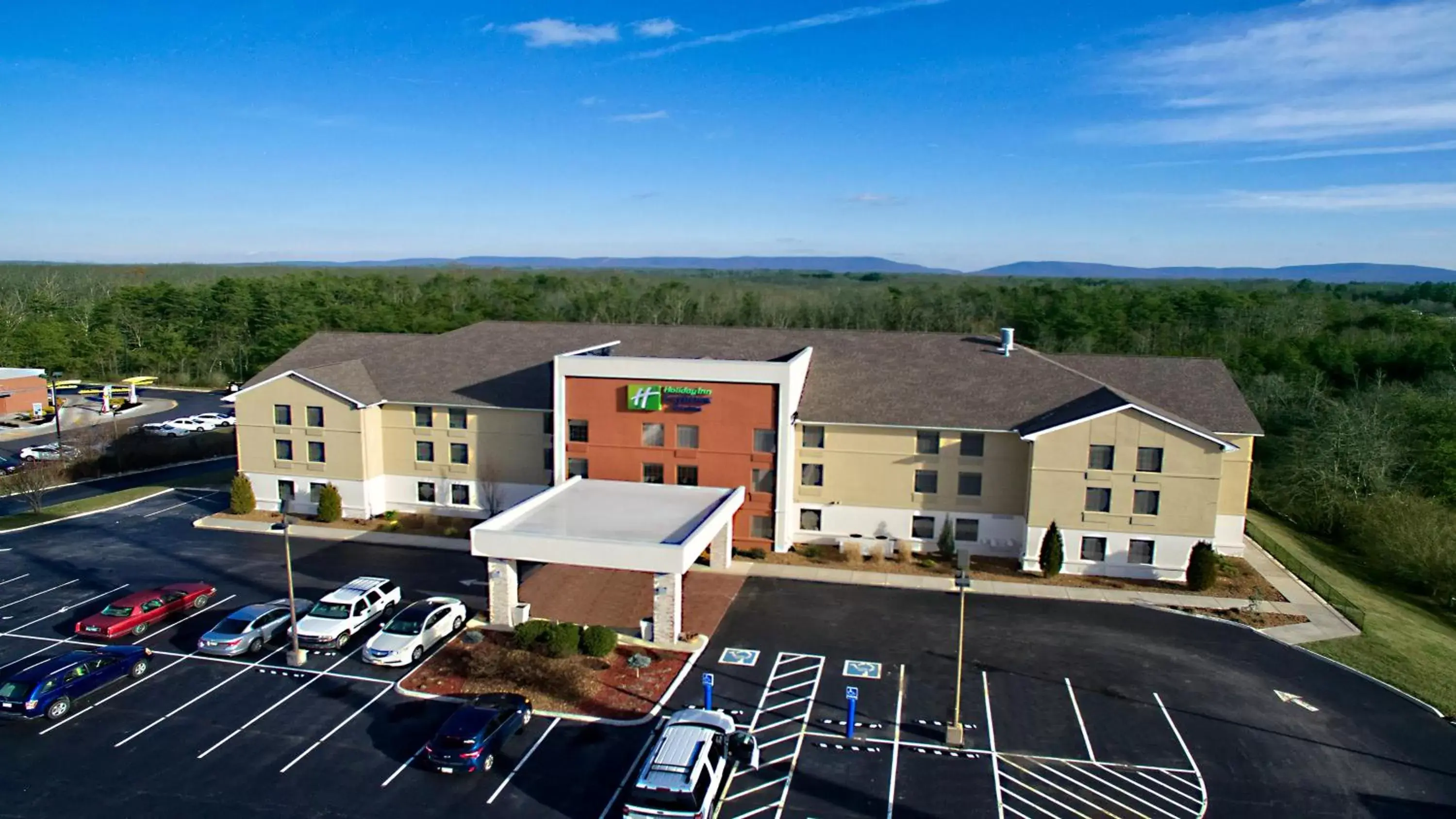 Property building, Bird's-eye View in Holiday Inn Express & Suites Crossville, an IHG Hotel