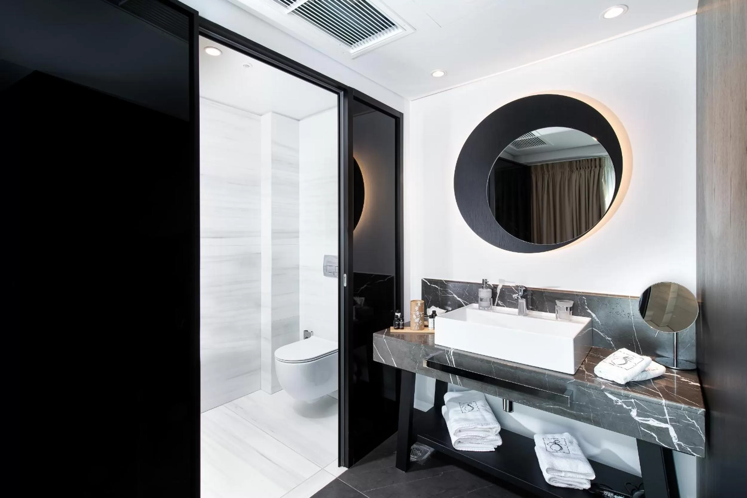 Bathroom, Bed in S Hotel Boutique Thessaloniki