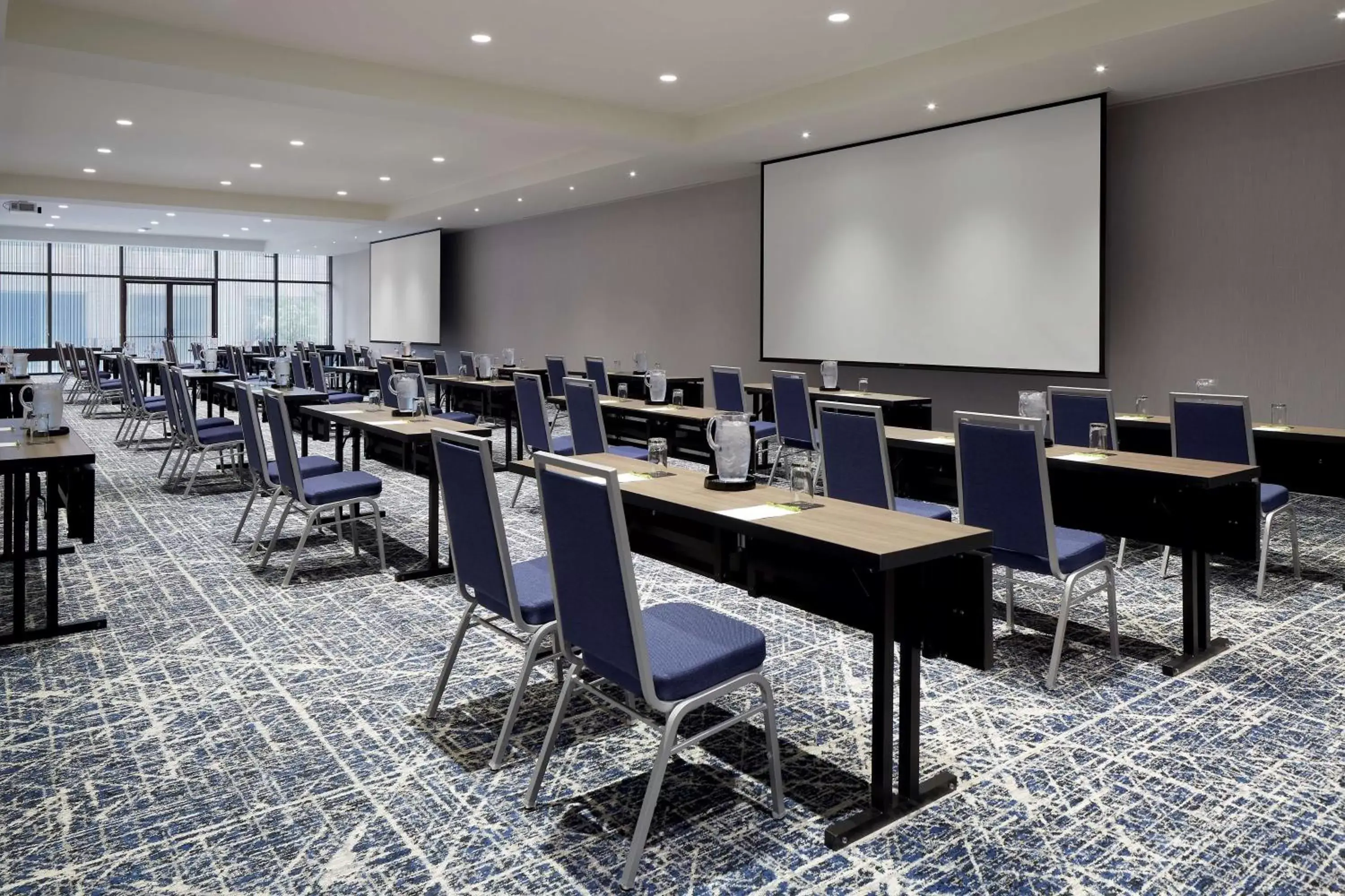 Meeting/conference room in DoubleTree By Hilton Montreal