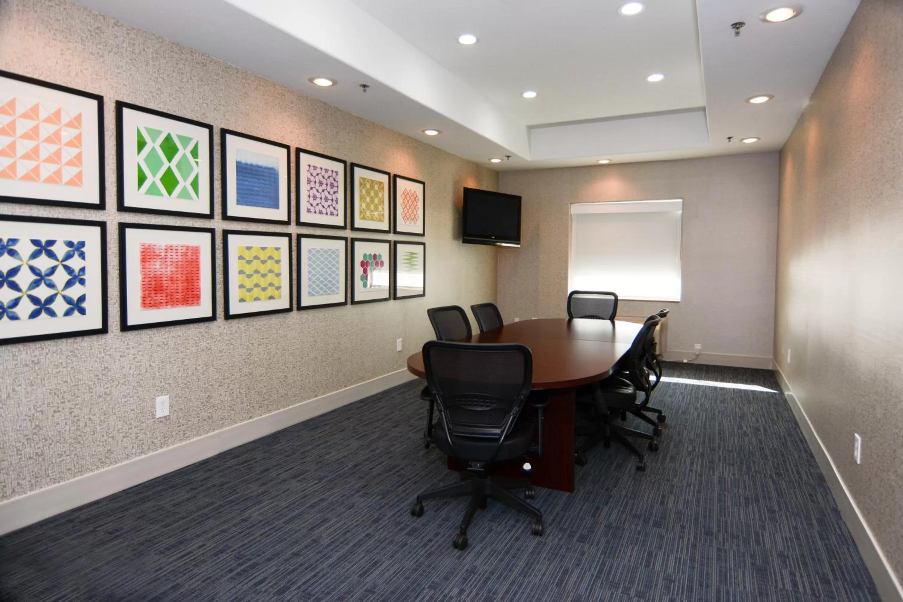 Meeting/conference room in Holiday Inn Express Hotel & Suites New Boston by IHG