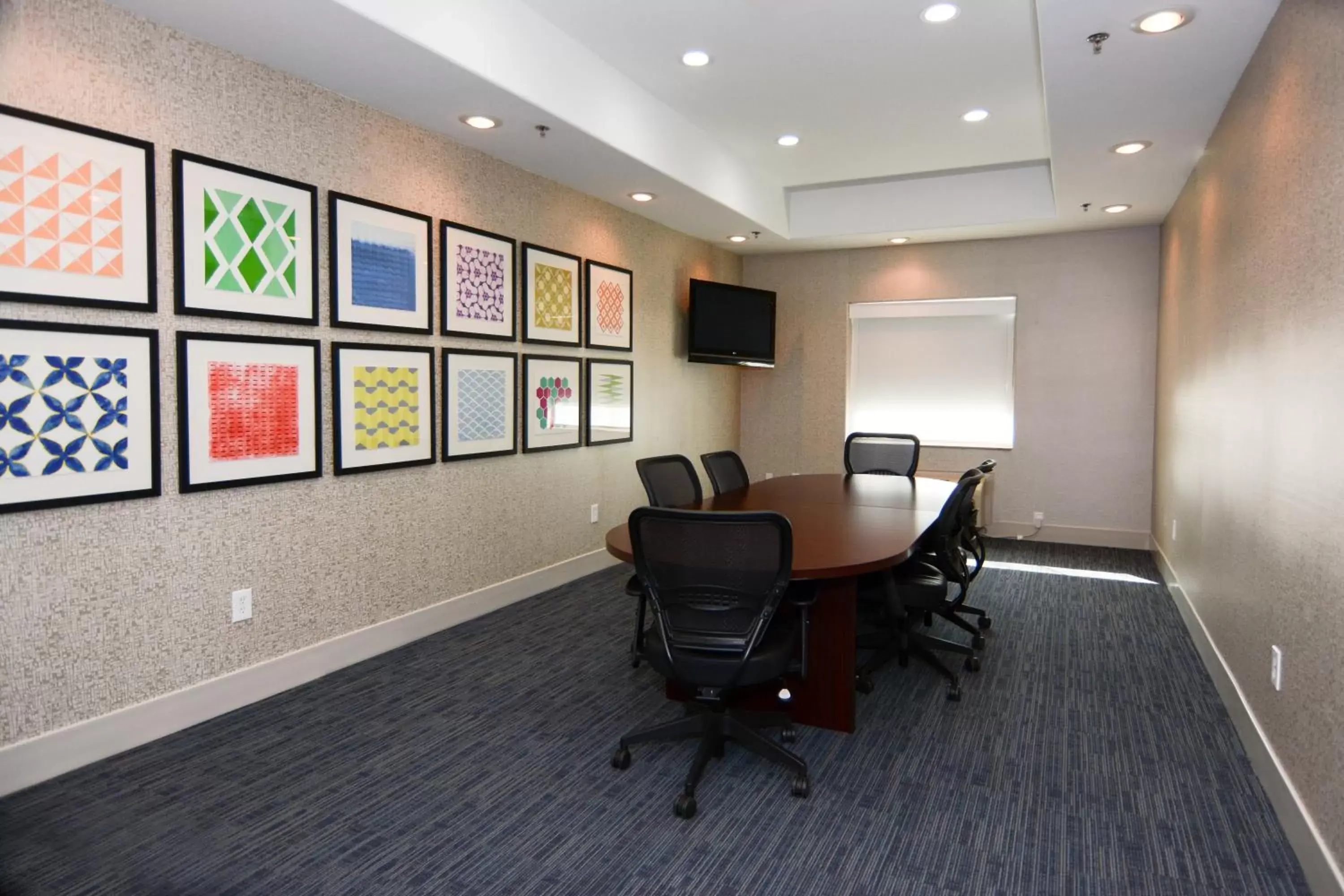 Meeting/conference room in Holiday Inn Express Hotel & Suites New Boston, an IHG Hotel