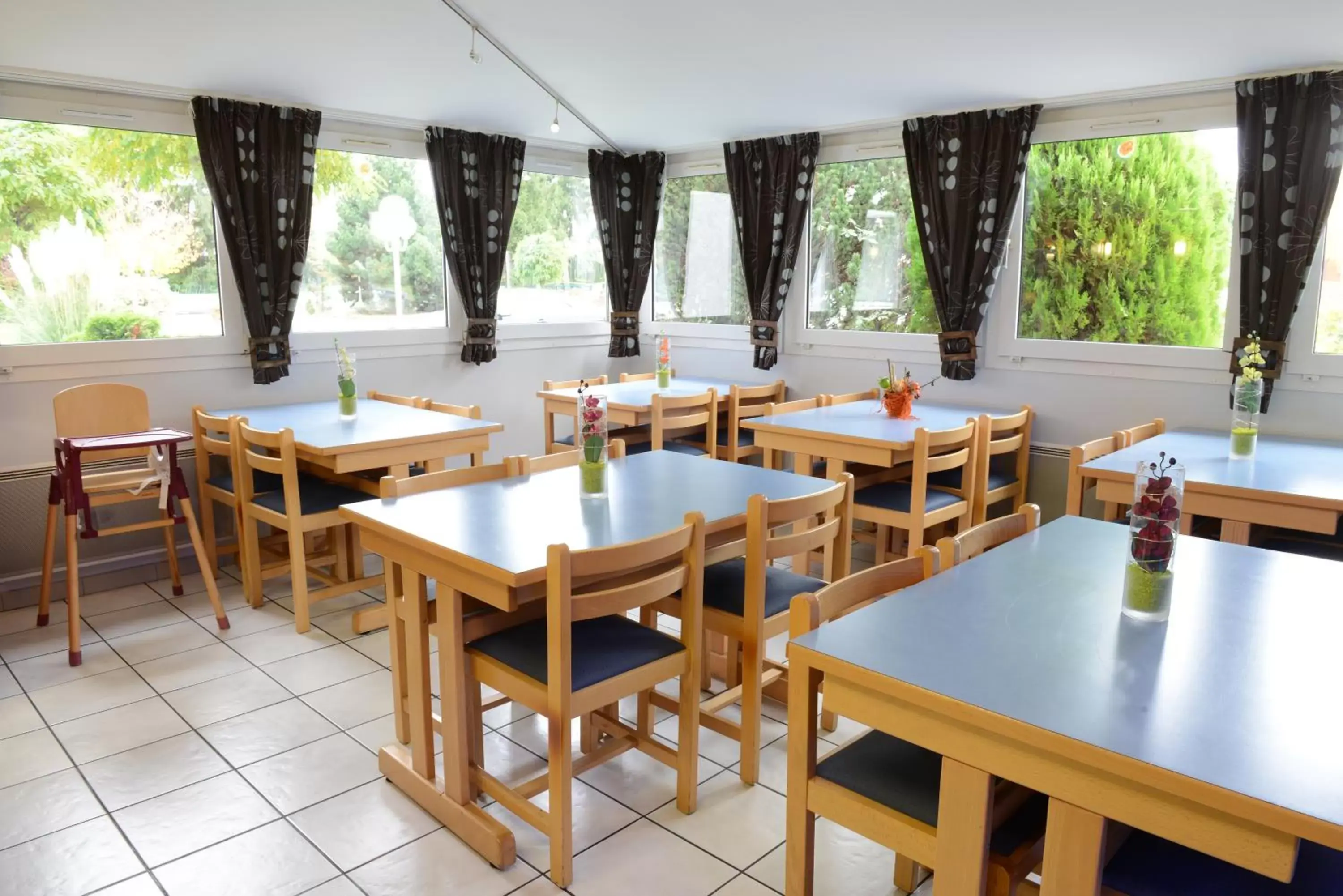 Restaurant/Places to Eat in B&B HOTEL Mulhouse Sausheim