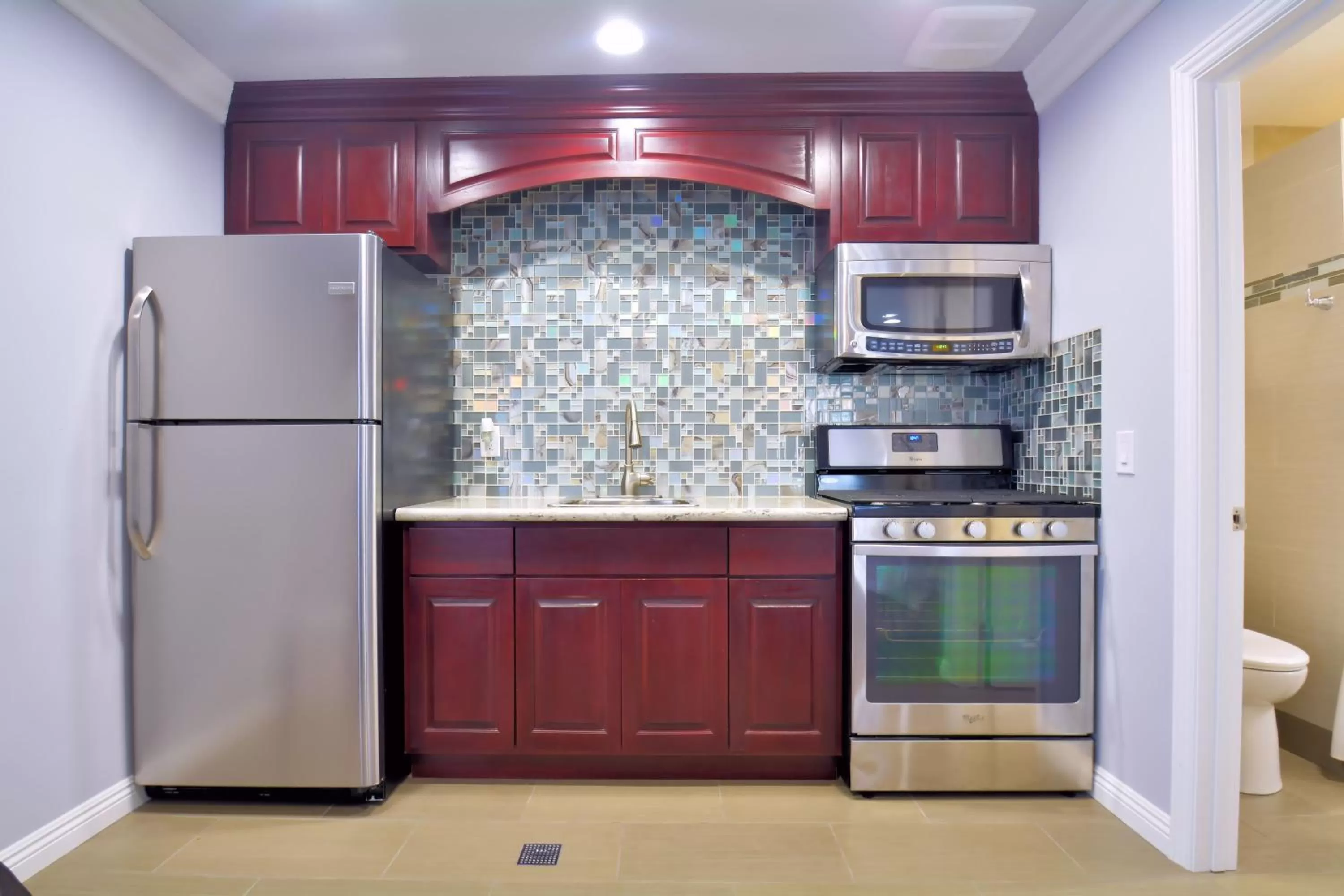 Kitchen or kitchenette in Crystal Lodge Motel