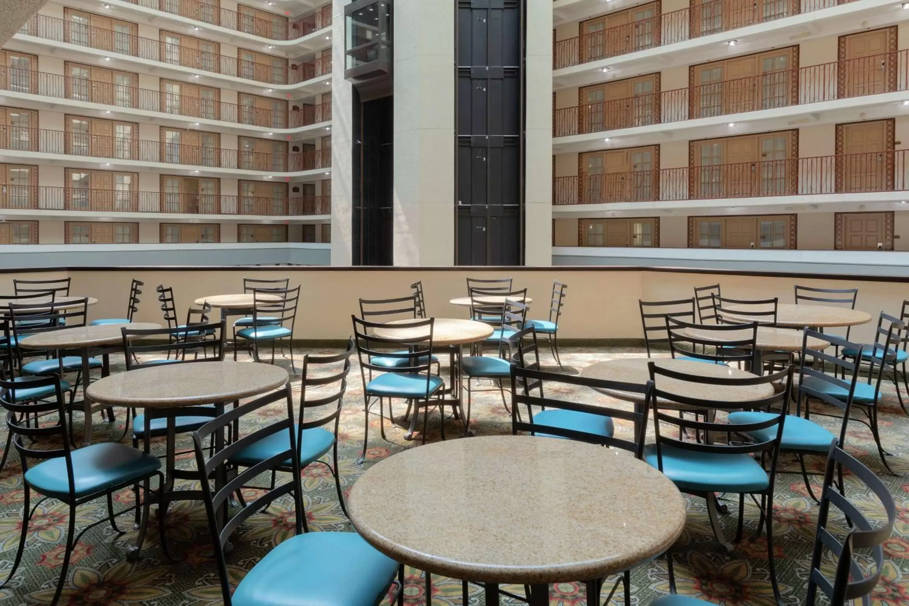 Lobby or reception, Restaurant/Places to Eat in Embassy Suites by Hilton Tulsa I-44