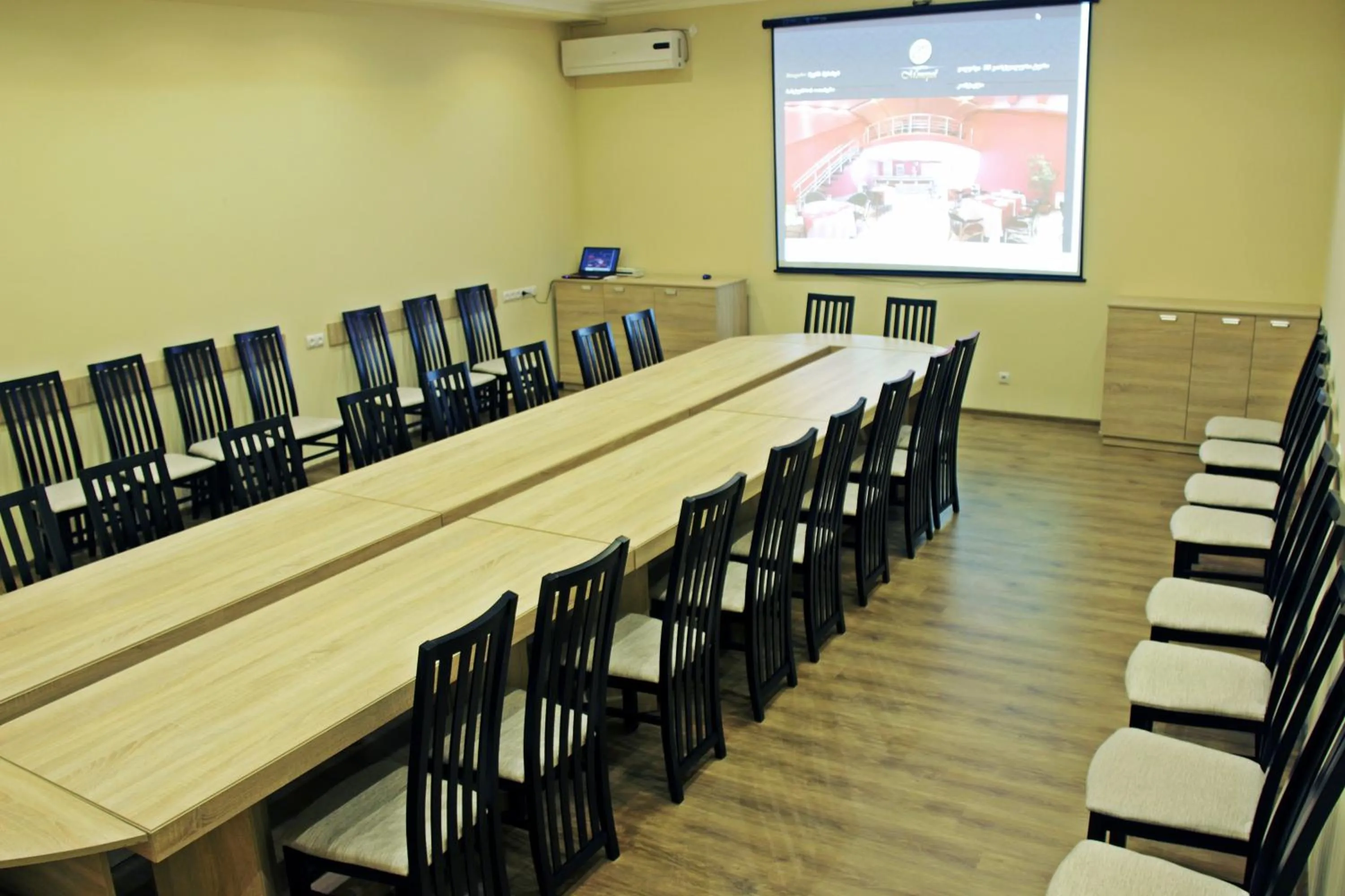 Restaurant/places to eat in Hotel Monopoli Kutaisi