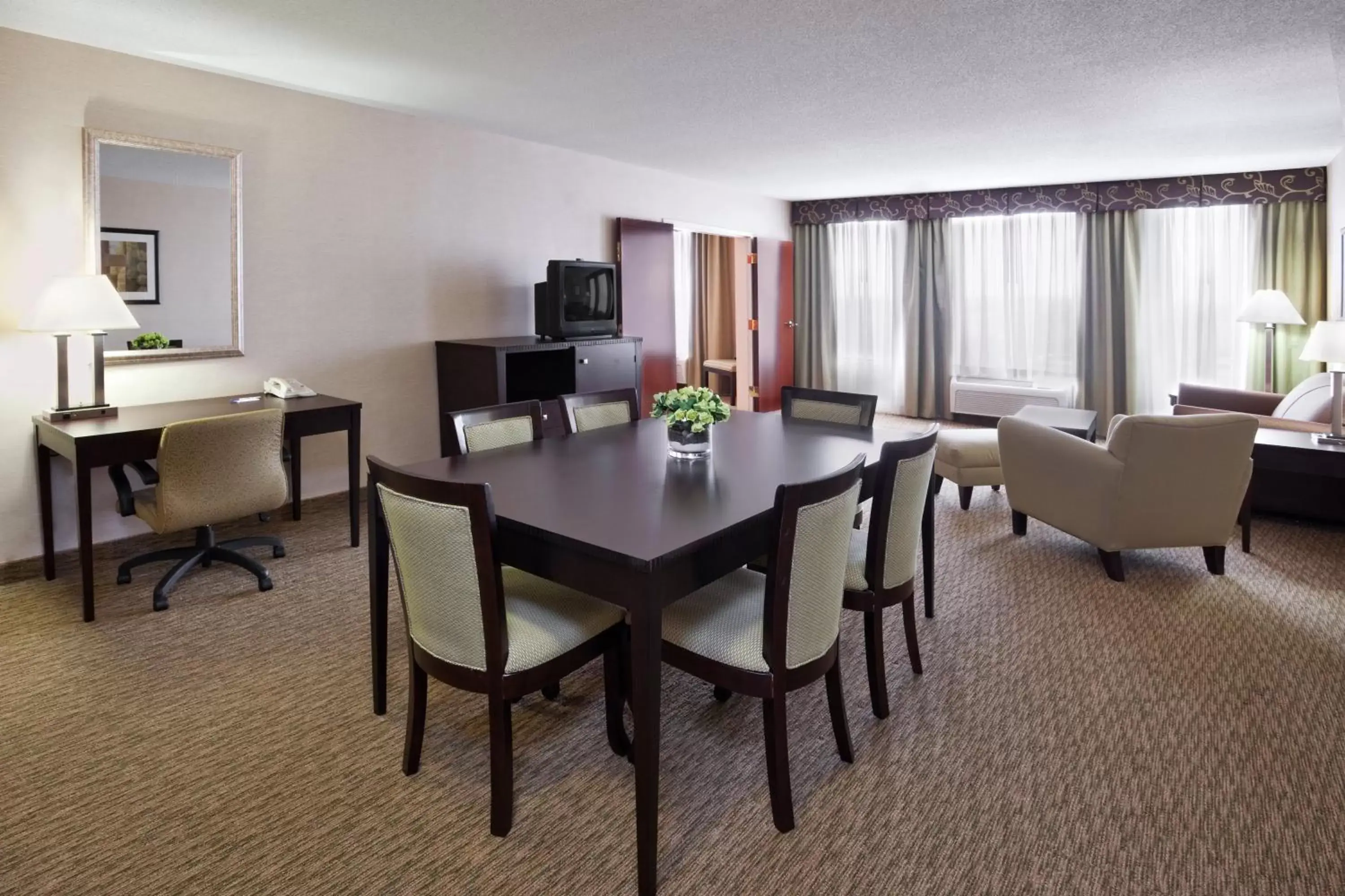 Bedroom in Holiday Inn Express Hotel & Suites Cleveland-Streetsboro, an IHG Hotel