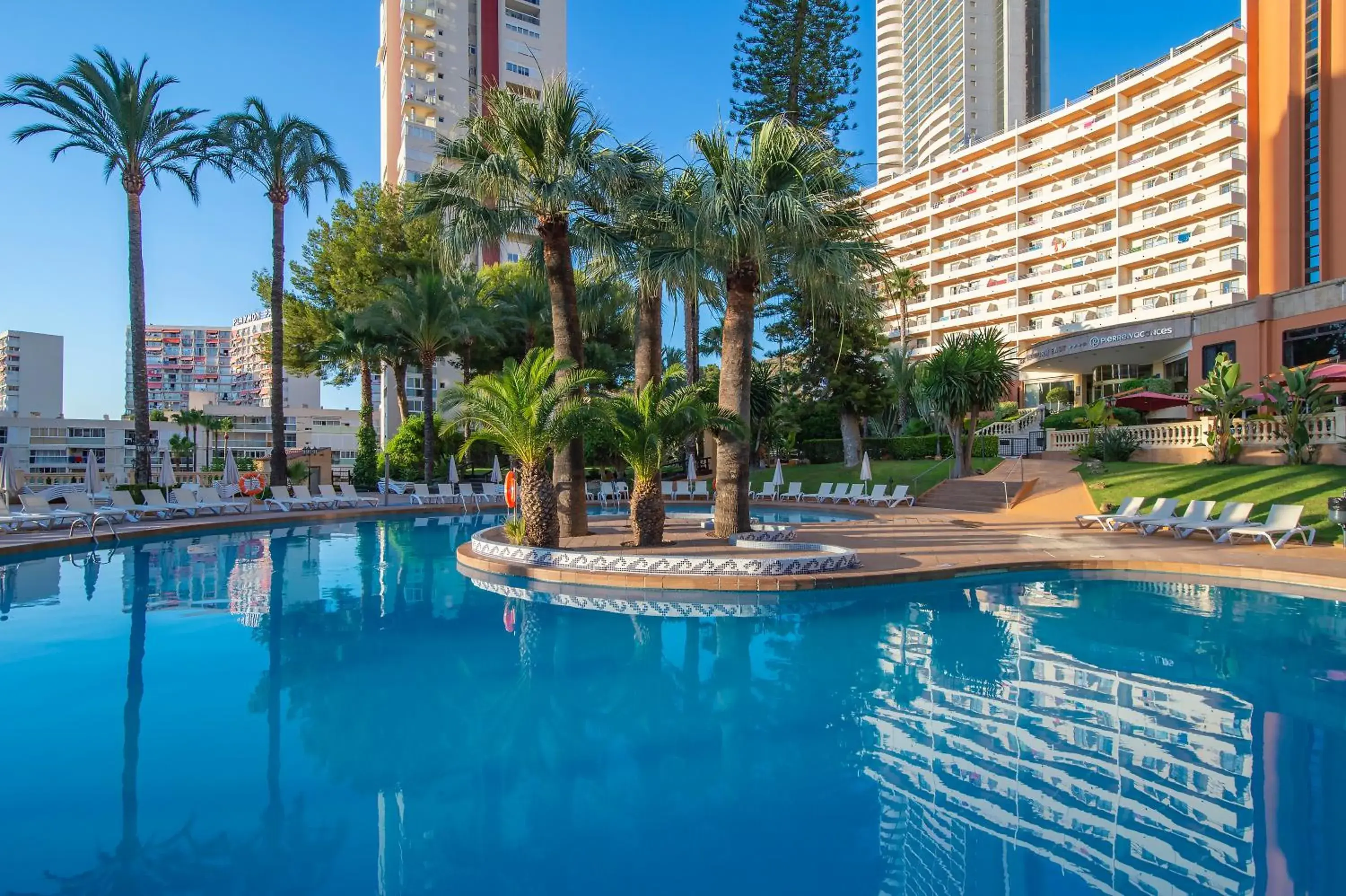 Swimming pool in Hotel Benidorm East by Pierre & Vacances Swimming pool in Hotel Benidorm East by Pierre & Vacances