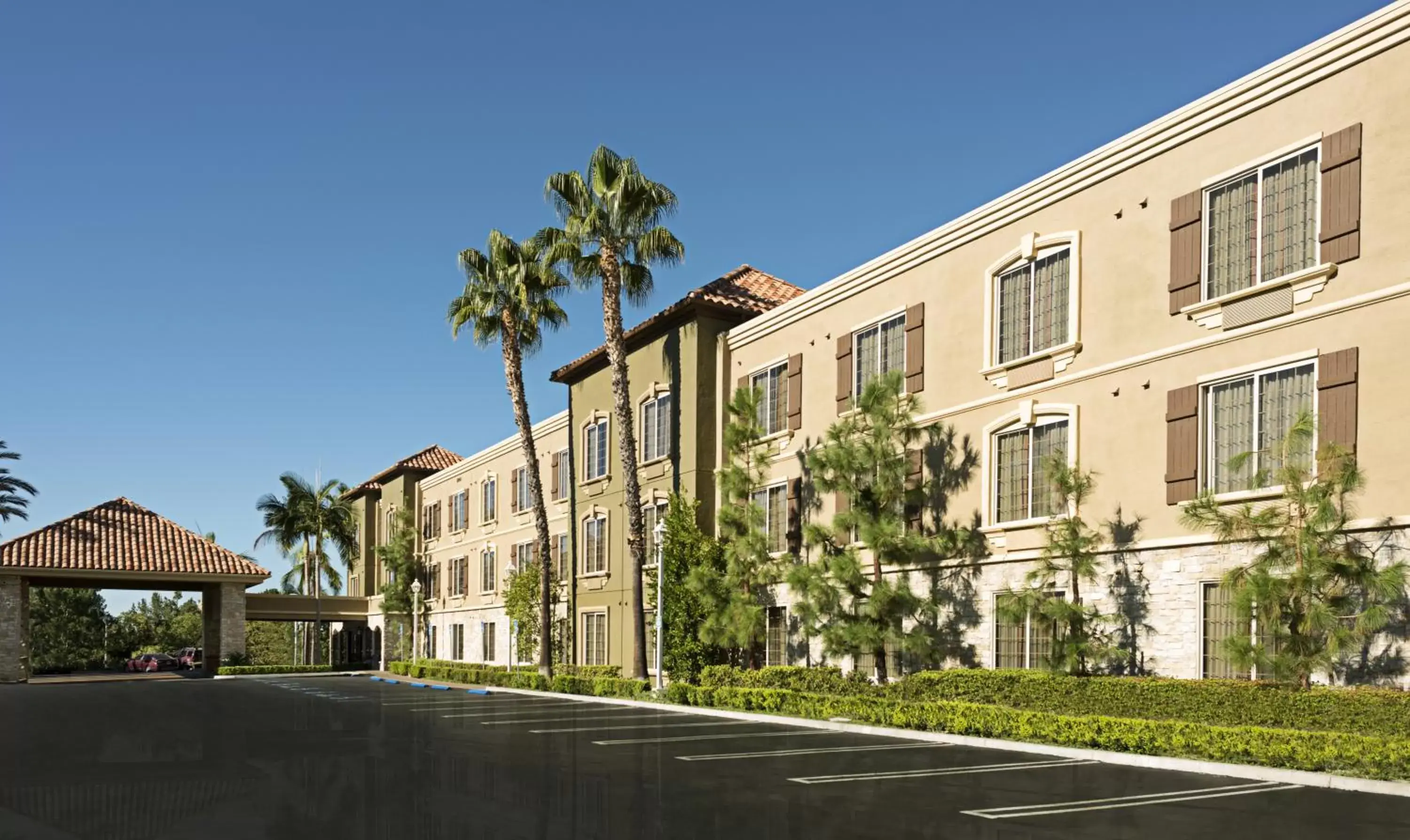 Facade/entrance, Property Building in Ayres Suites Mission Viejo