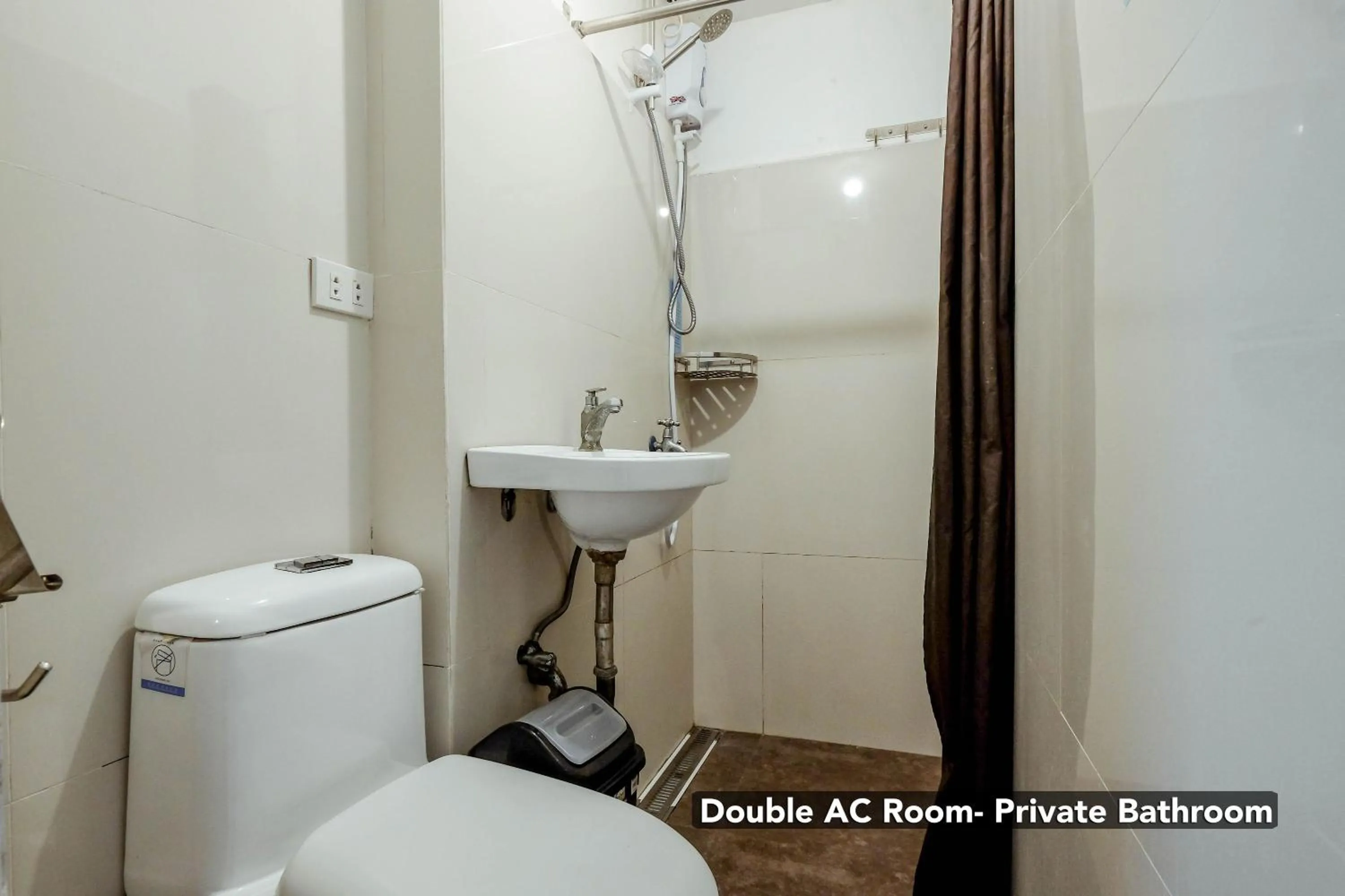 Bathroom in Stay Malate (Wanderers Guest House)