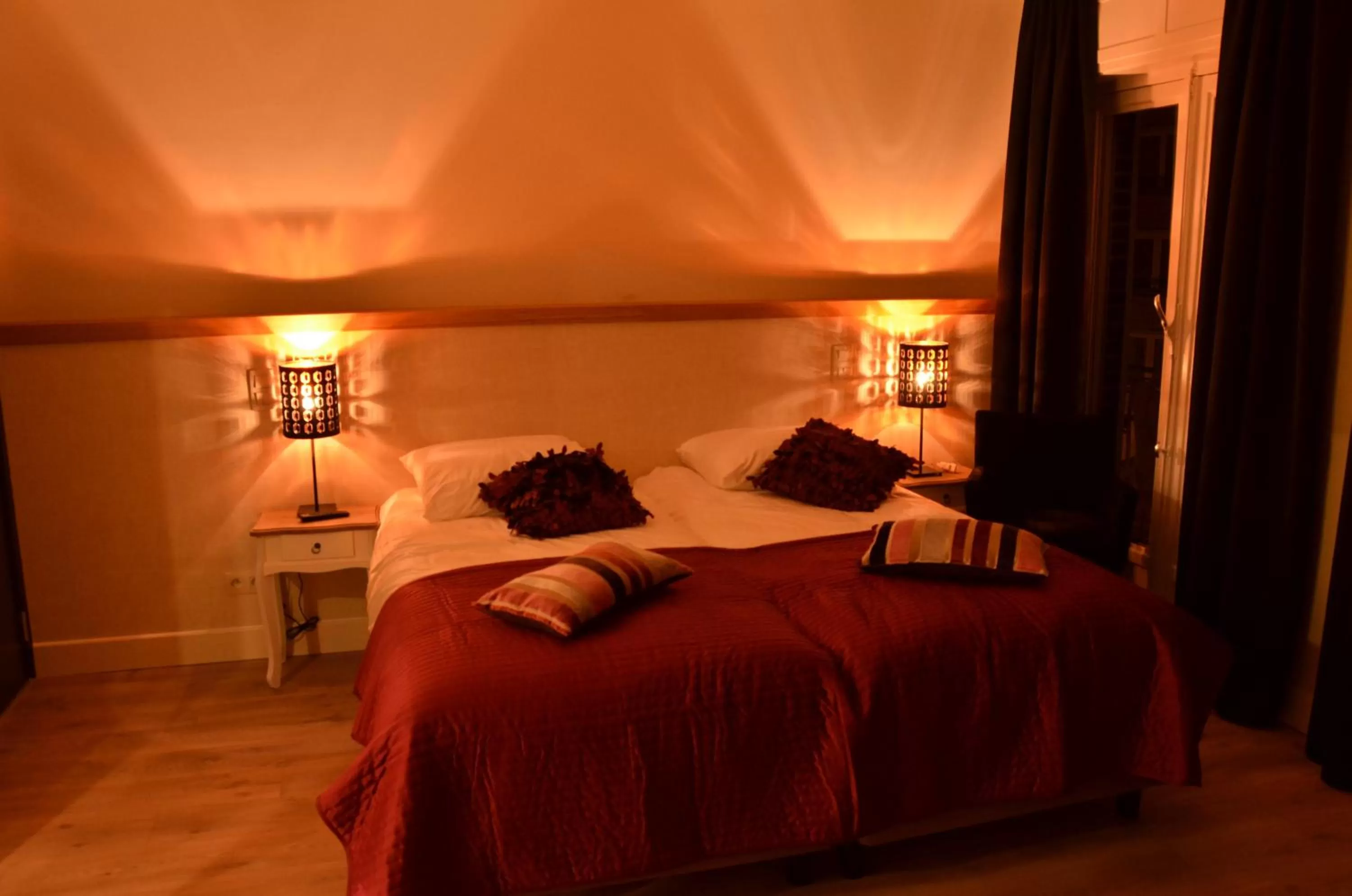 Property building, Bed in B&B Amylia